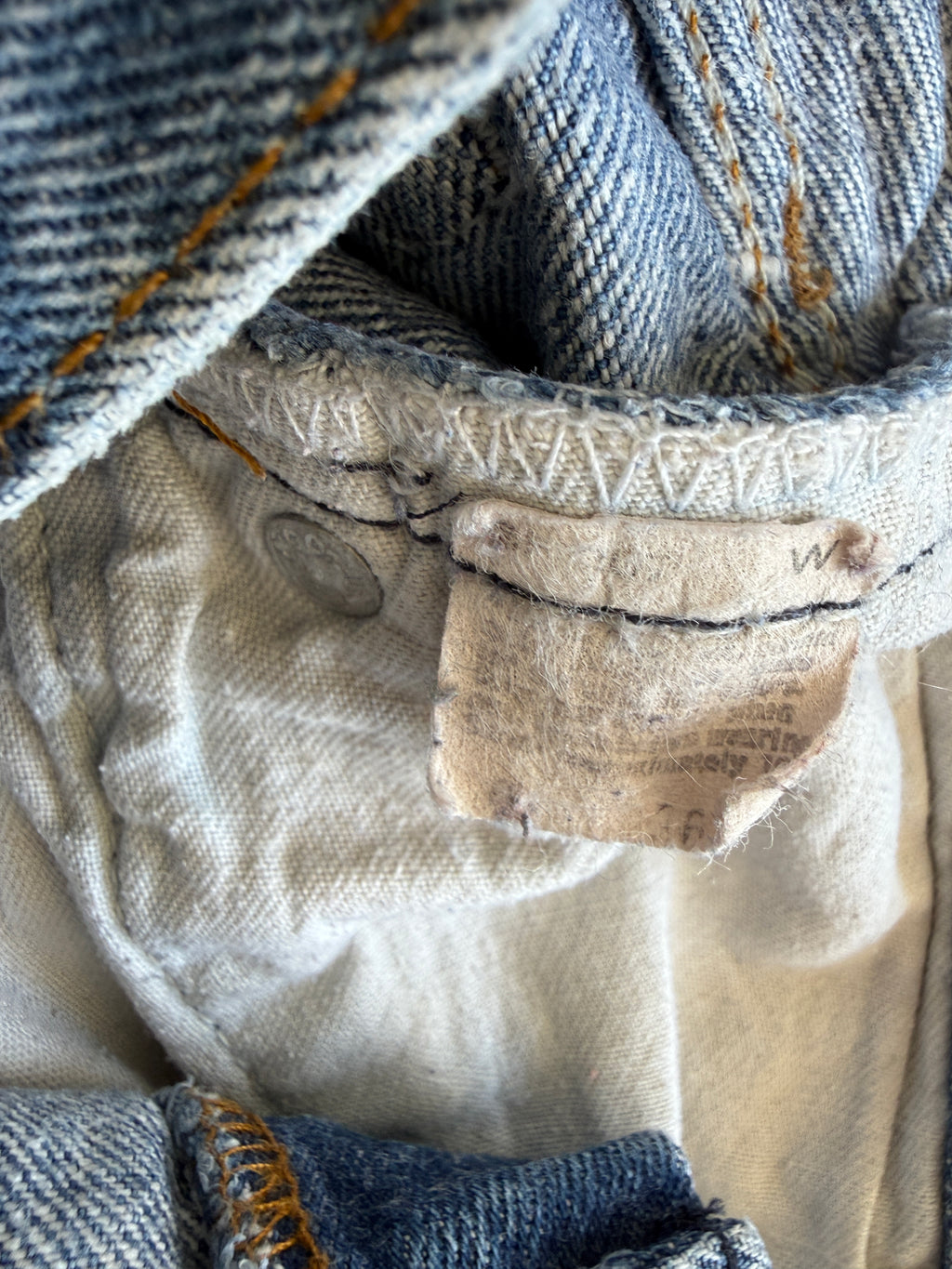 W27 L32 vintage Levis 501s 26/27” measured light blue faded 80s USA 501s