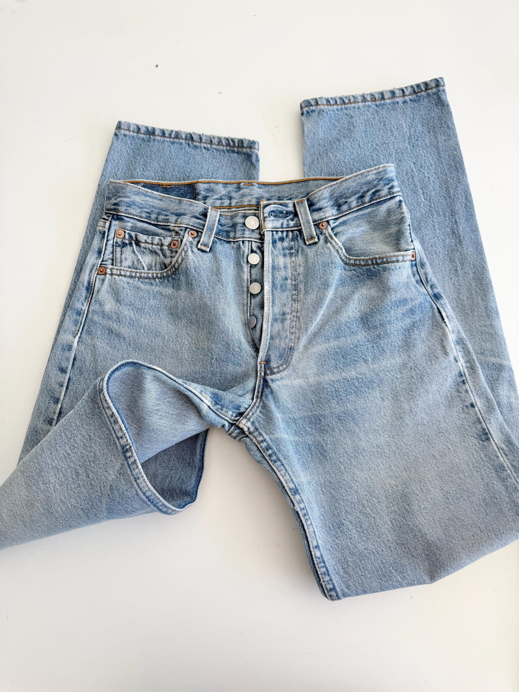 W26 L30 Levis 501 vintage 25-26” measured waist faded medium blue 90s made USA