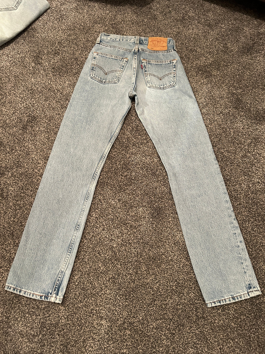 W23 L29 Levis 501 vintage light blue  stone wash faded blue made in USA 90s denim straight leg 501 vintage Levi’s