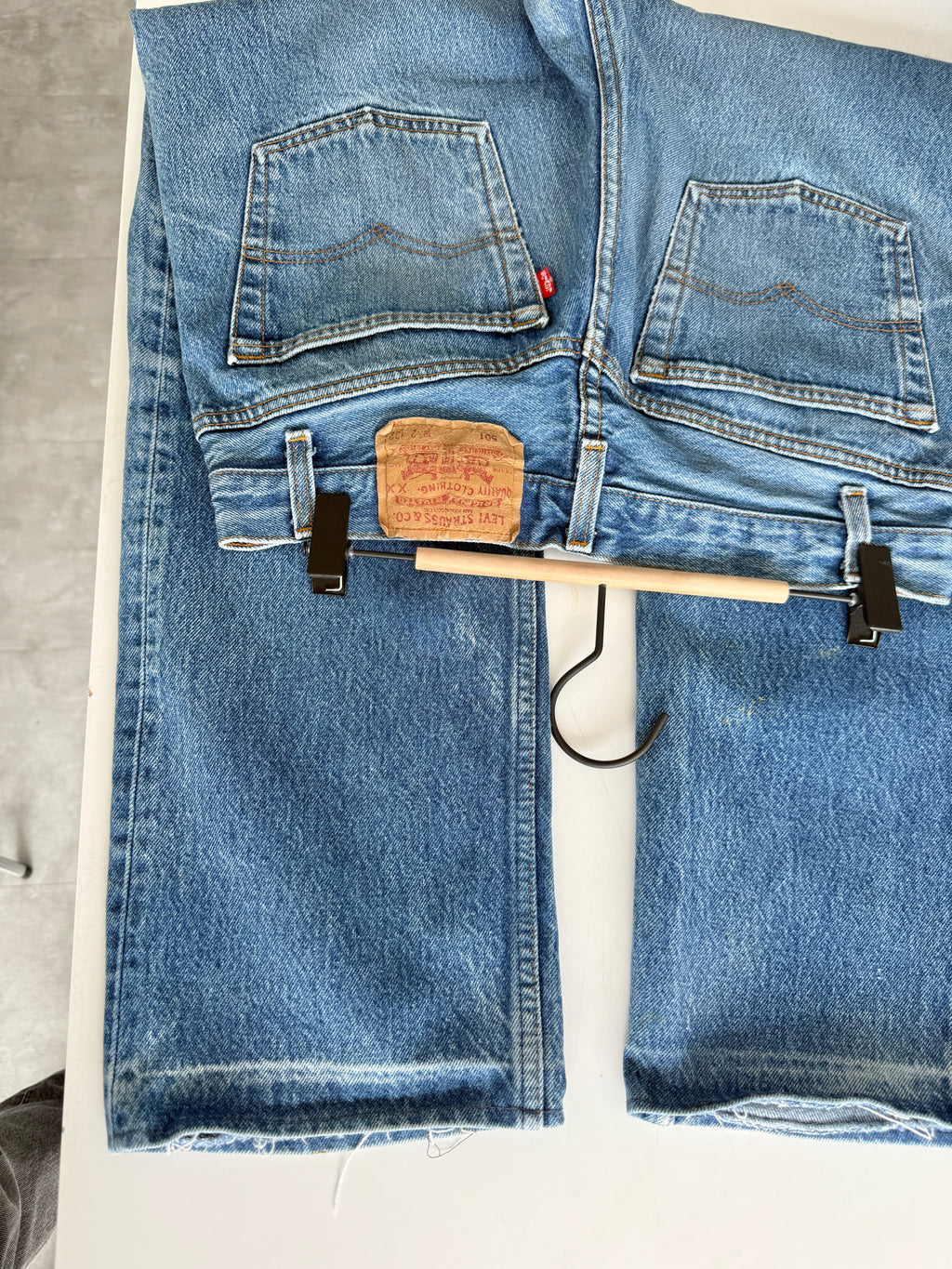 W29 L29 vintage Levis 501 dark faded blue 28/29” measured waist 501s 90s USA