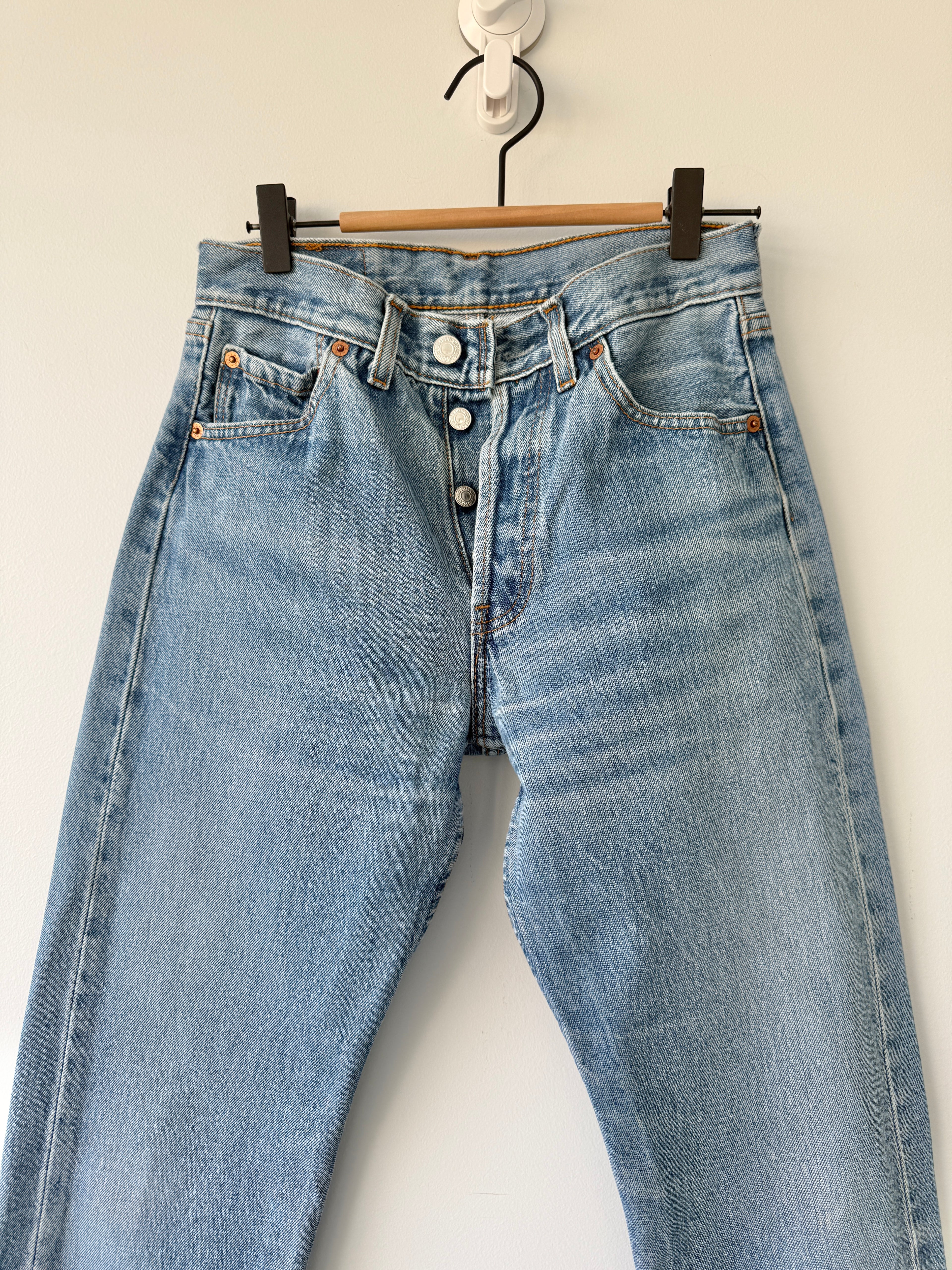 W26 L30 vintage Levis 501 25-26” measured medium blue 90s Levi’s 501s