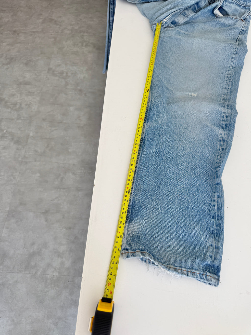 Soft denim W34 L29 vintage Levis 501 33/34” measured waist light faded blue distressed USA 90s 501s