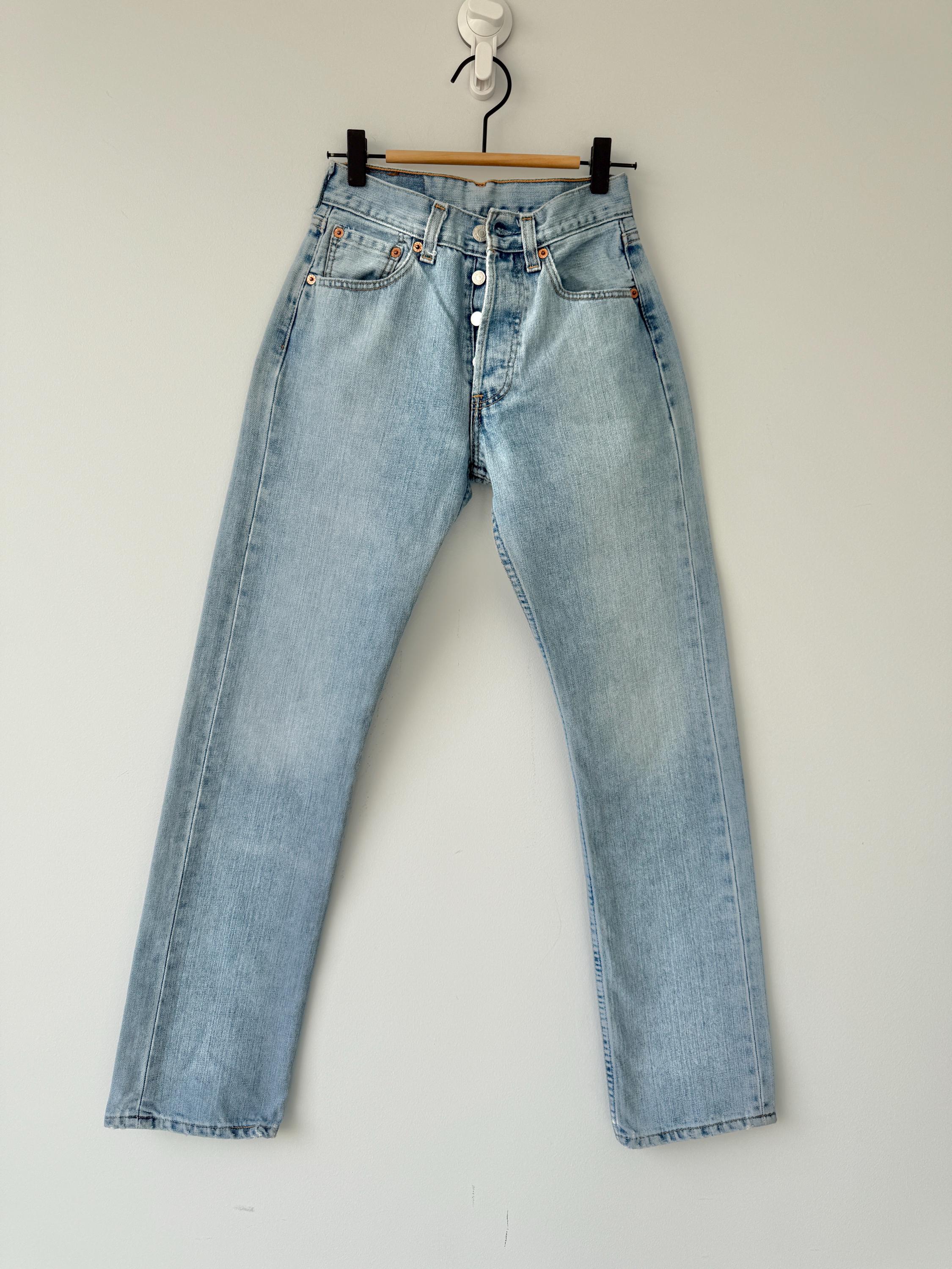 W24 L30 Levis 501 vintage 23-24” measured waist light blue made in y2k
