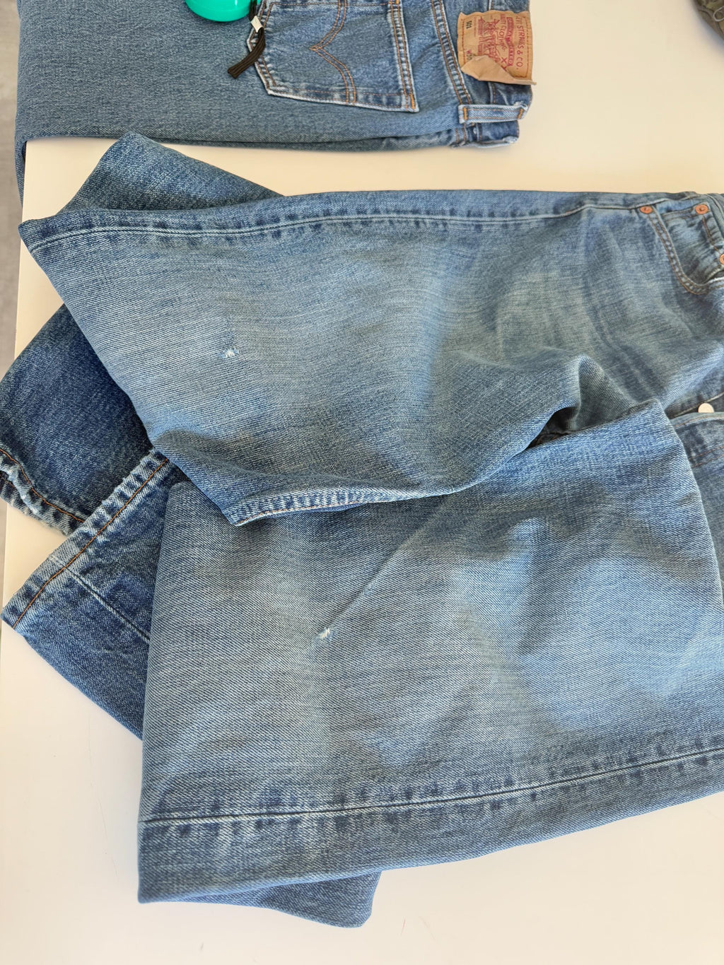 Levis 501 vintage w29 L33 faded  dark blue 501s made in Hungary straight leg jeans 501 28”/29” waist (febuk)