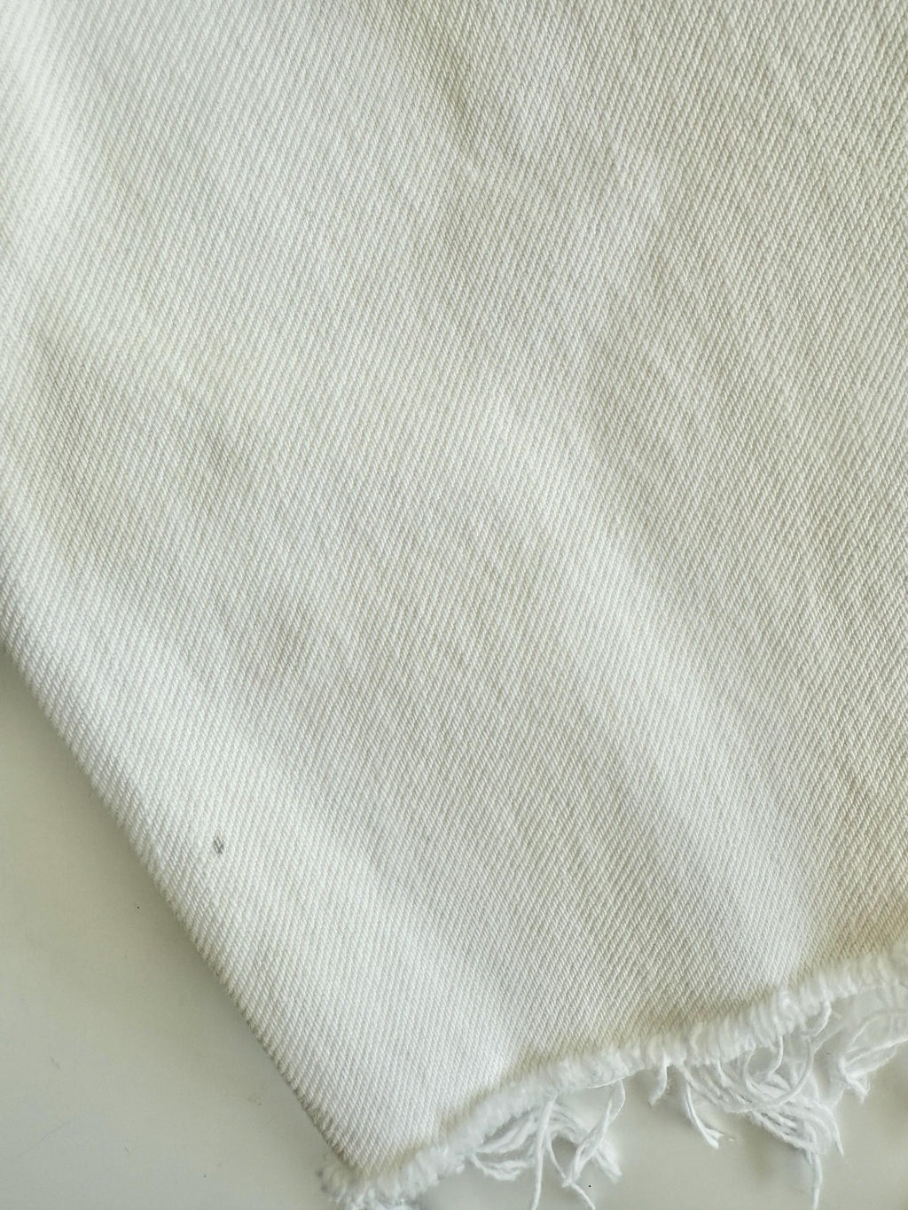 W28 white Levis 501 vintage shorts 27-28” measured waist made in Y2K