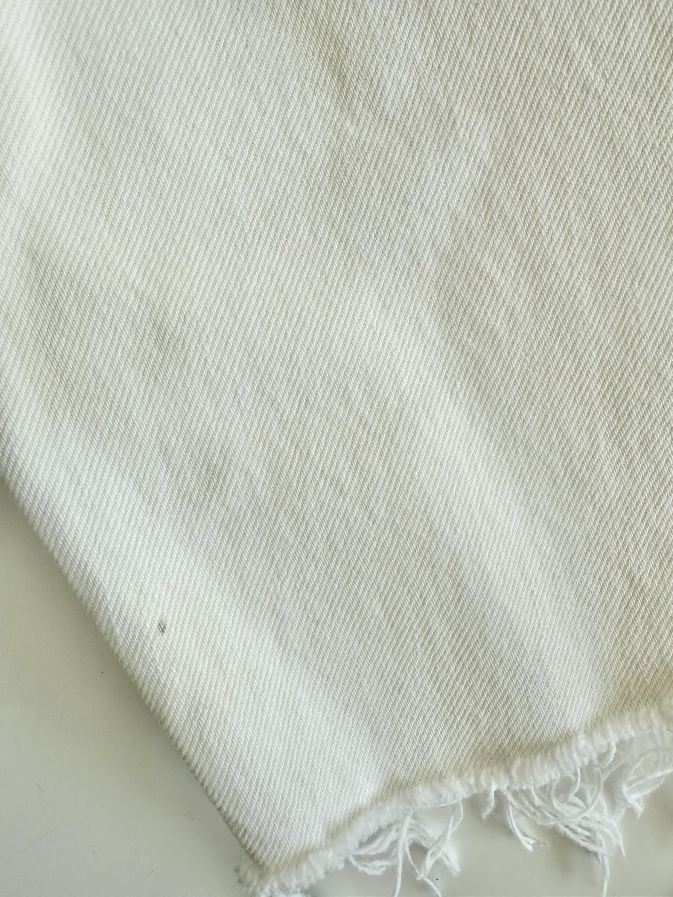W28 white Levis 501 vintage shorts 27-28” measured waist made in Y2K