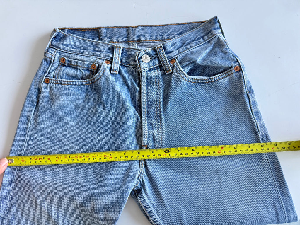 W25 L28 vintage Levis 501 medium blue faded 25” measured waist 90s levis 501s