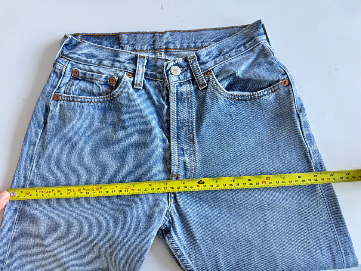 W25 L28 vintage Levis 501 medium blue faded 25” measured waist 90s levis 501s