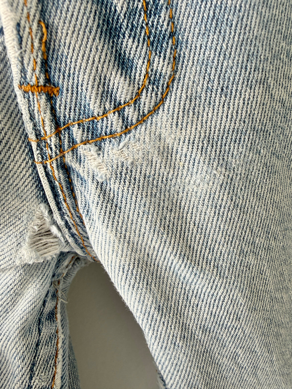 W30 L29 vintage Levis 501 29/30” measured waist light blue 501s made in USA 90s