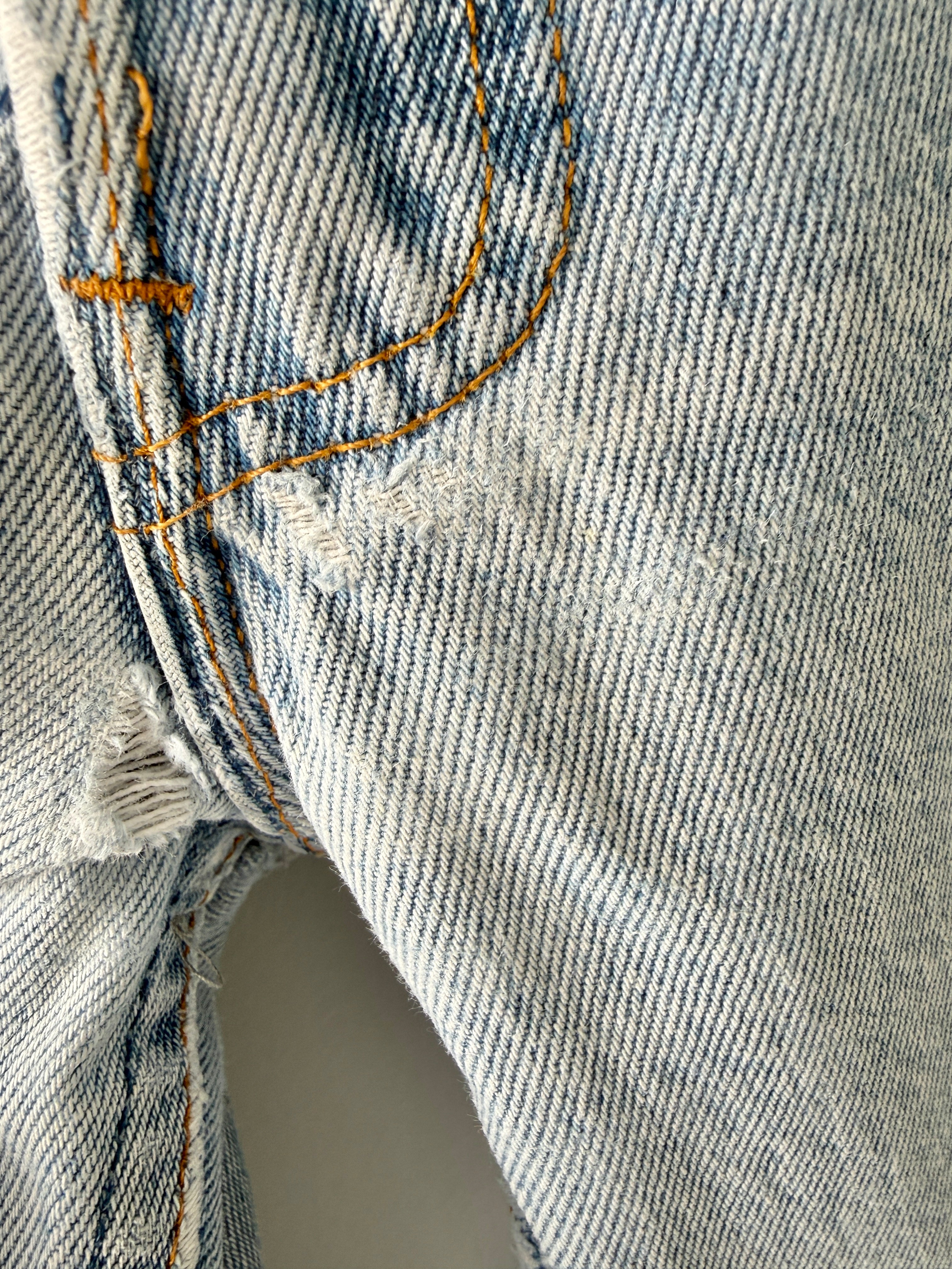 W30 L29 vintage Levis 501 29/30” measured waist light blue 501s made in USA 90s