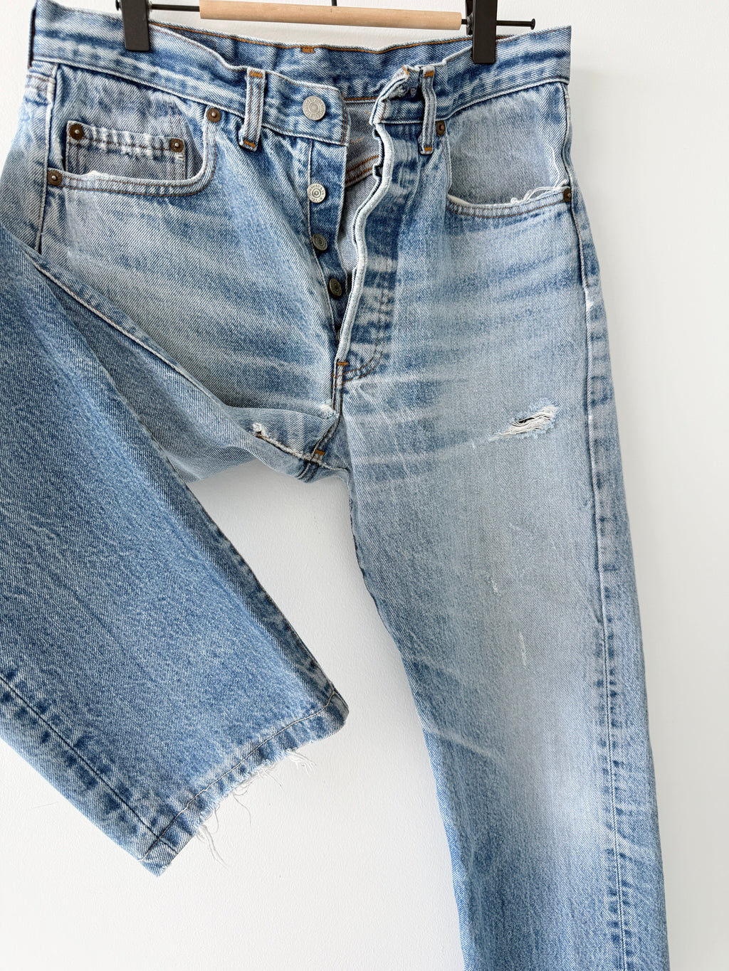 W30 L30 vintage Levis 501 29-30” measured distressed light blue denim 80s 501s