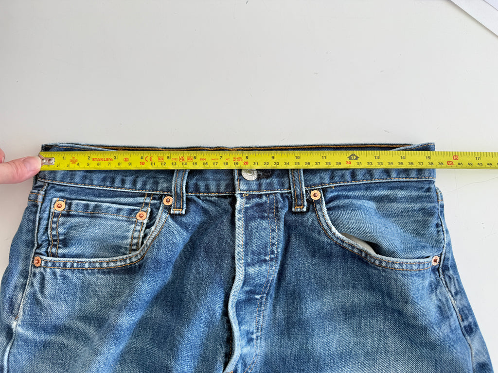 W30 L29 vintage Levis 501 29/30” measured waist faded dark blue 501s Y2K denim