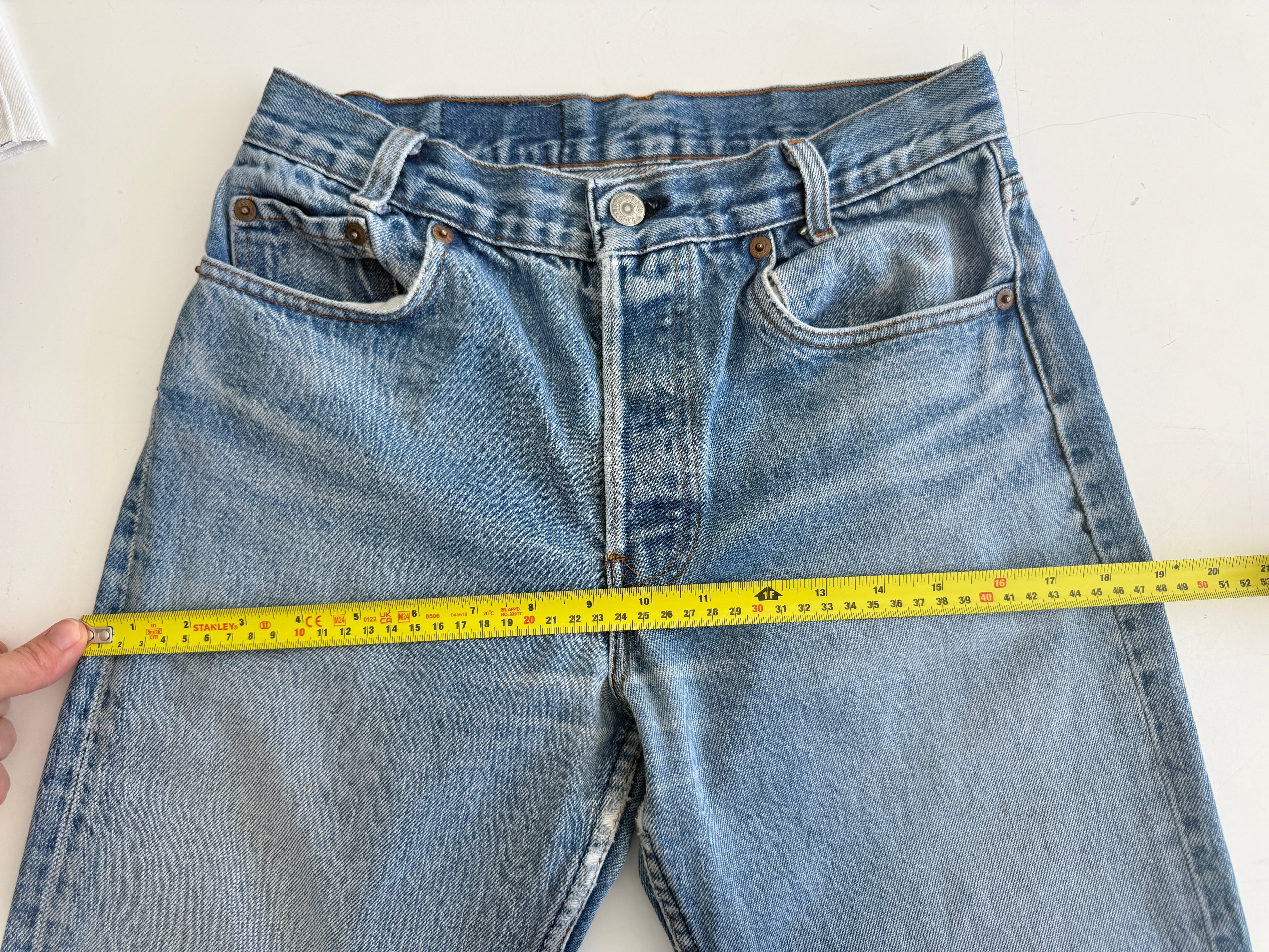 W27 L30 vintage Levis 701s 26/27” measured waist medium faded blue USA 80s 701s