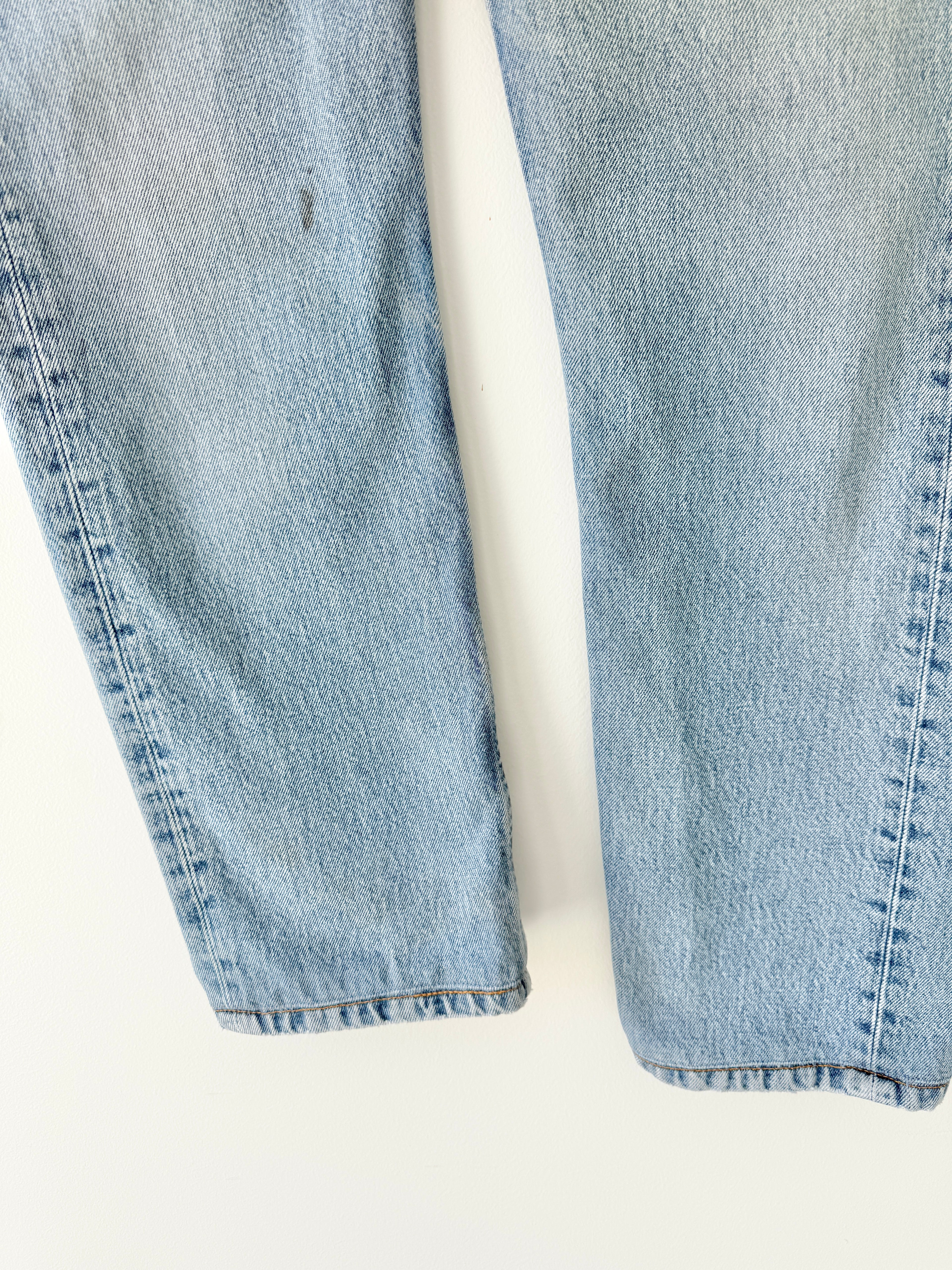 W25 L30 vintage Levis 501 25” light medium blue Levi’s 501s