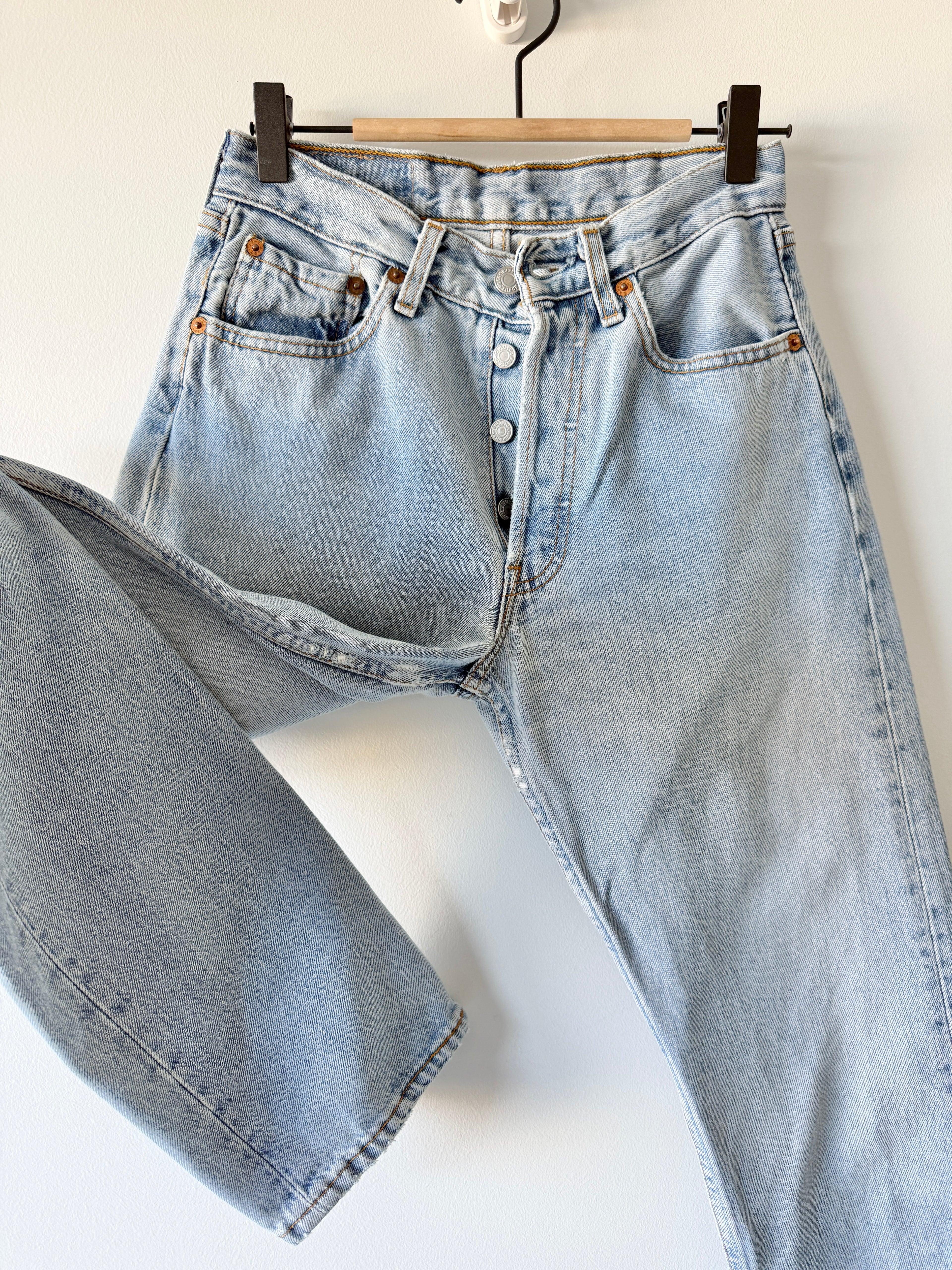 W25 L31 vintage Levis 501 24-25” measured light faded blue denim 90’s levi’s 501s