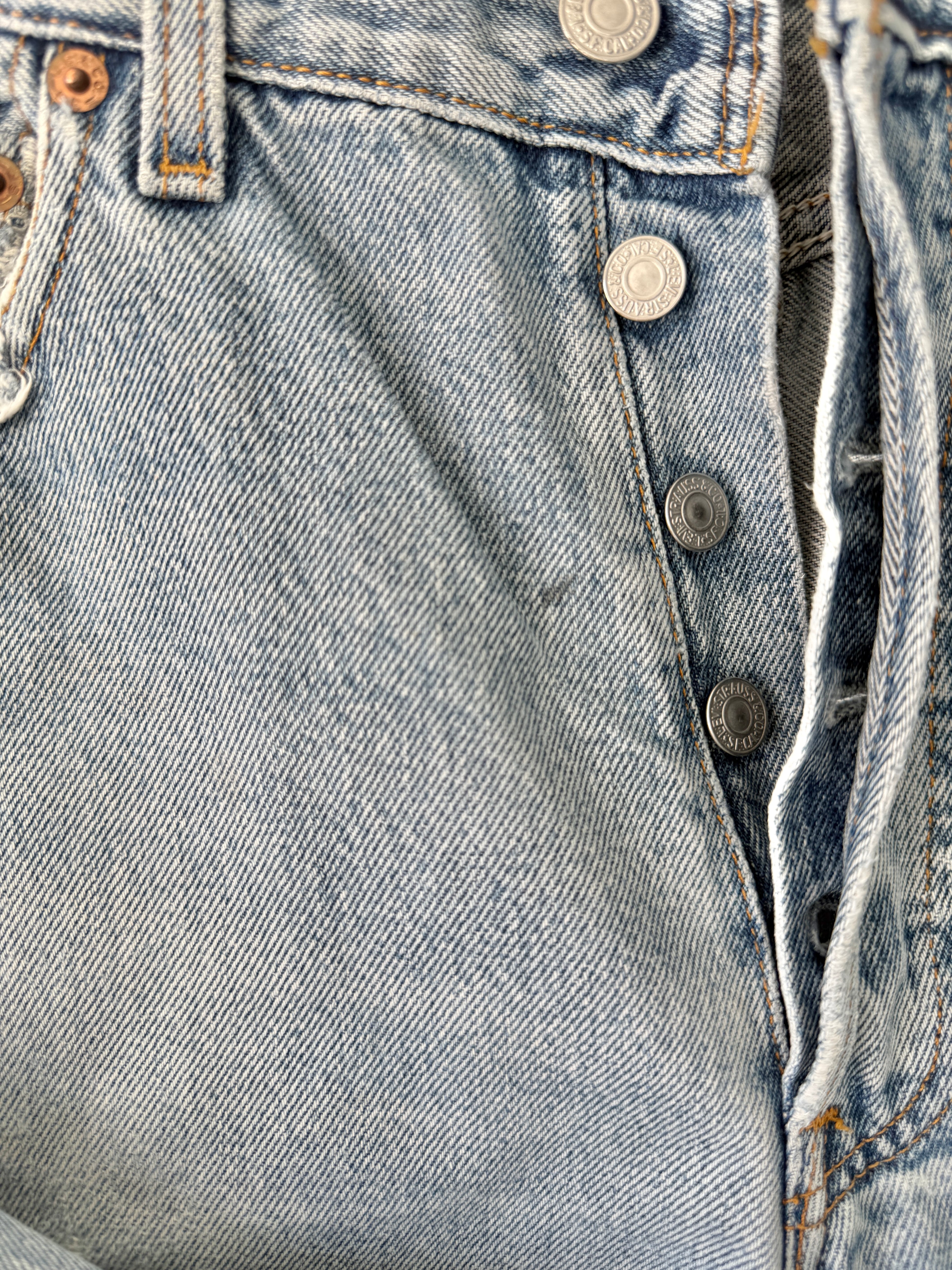 W29 L31 vintage Levis 501 28-29” measured light faded blue denim y2k levi’s 501s