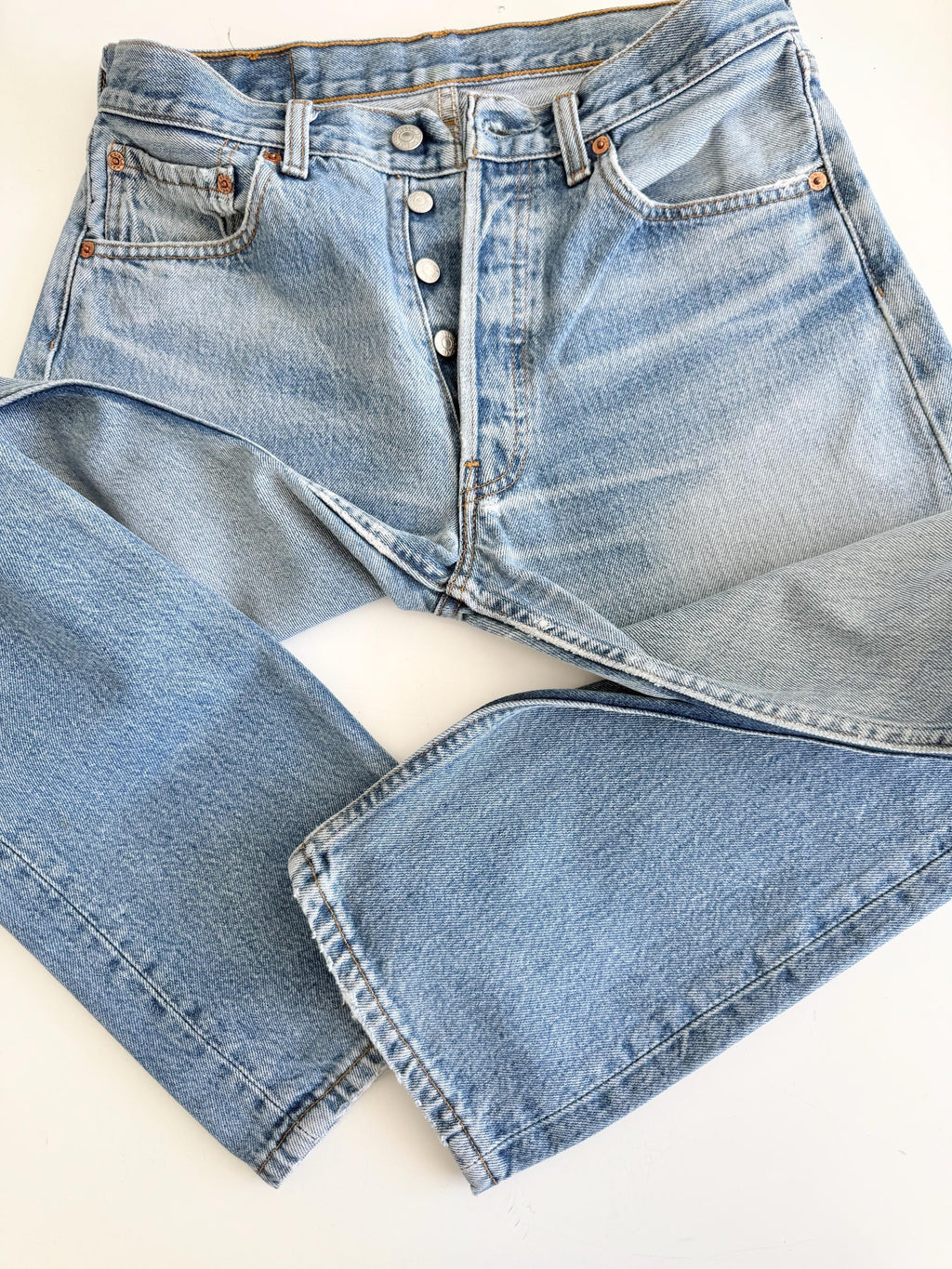 W29 L30 vintage Levis 501 28-29” measured waist faded medium blue made in y2k