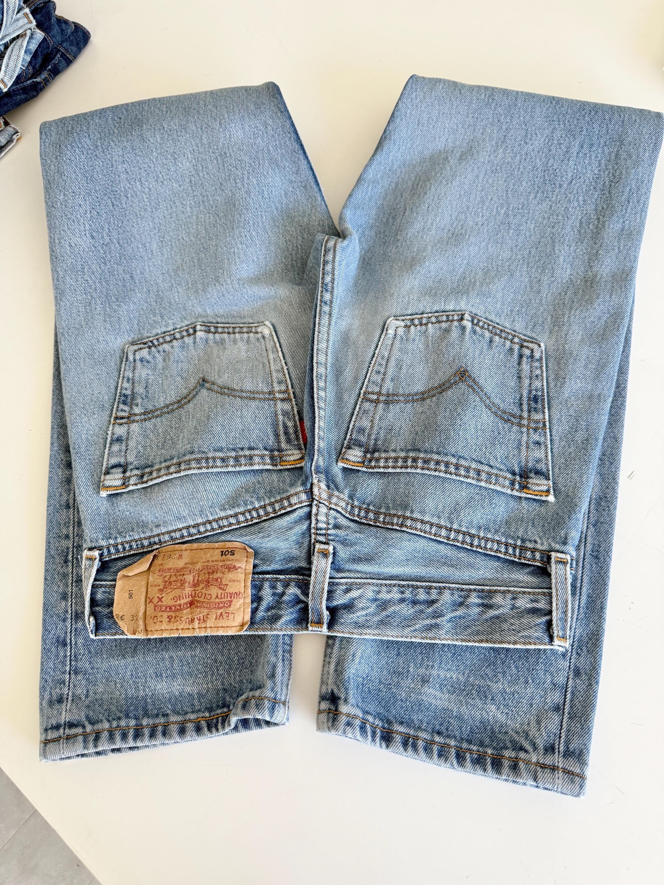 W25 L31 vintage Levis 501 24-25” measured waist light faded lines denim made in 90s