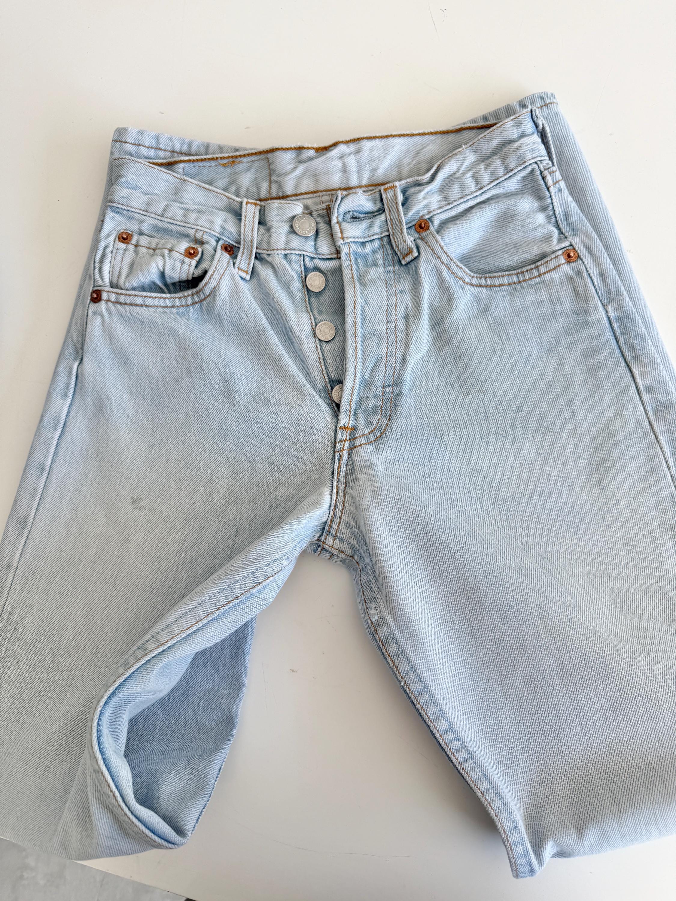 W23 L28 Levis 501 vintage 22-23” waist light blue 501s made in France 90s