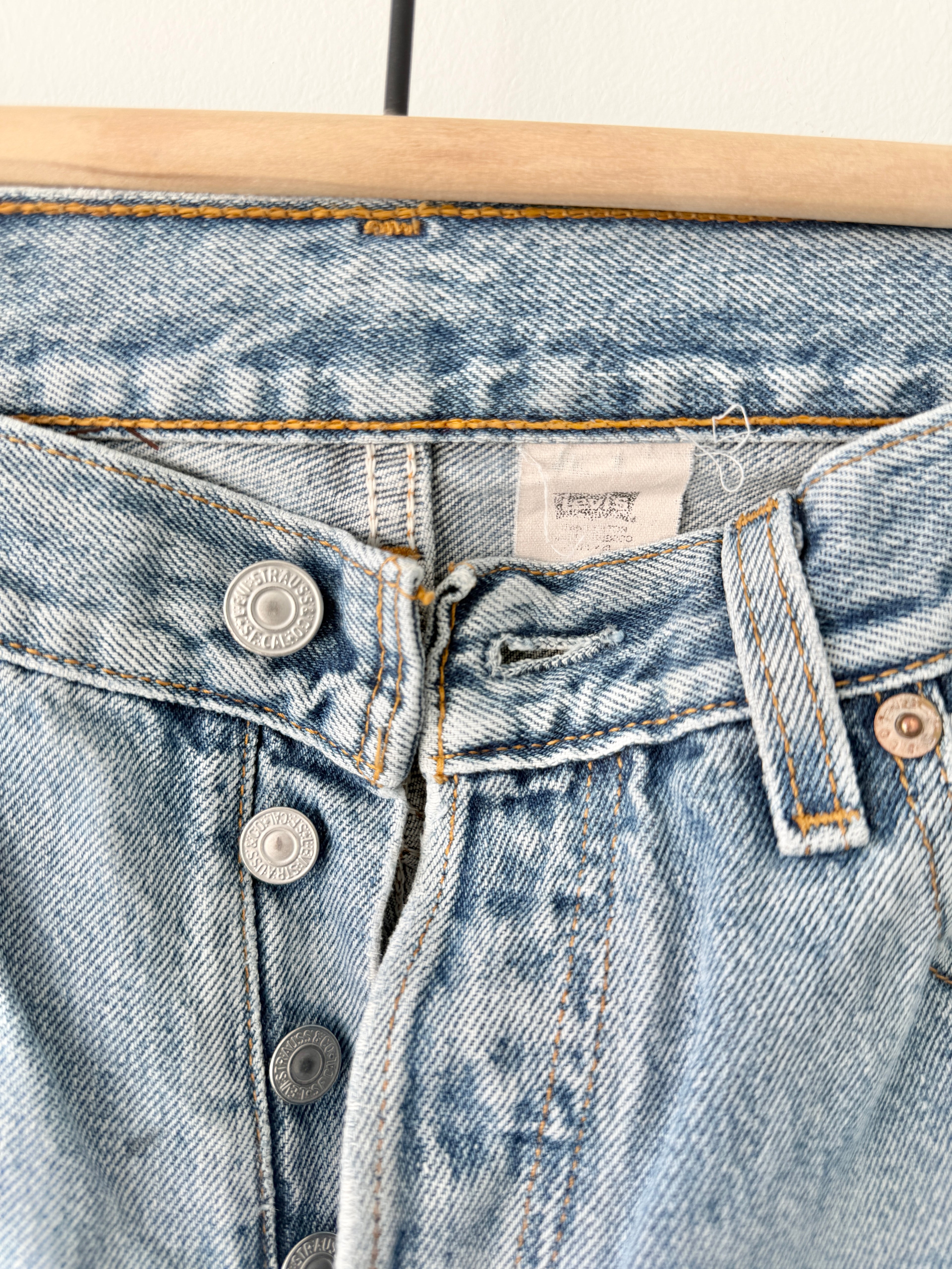 W29 L31 vintage Levis 501 28-29” measured light faded blue denim y2k levi’s 501s