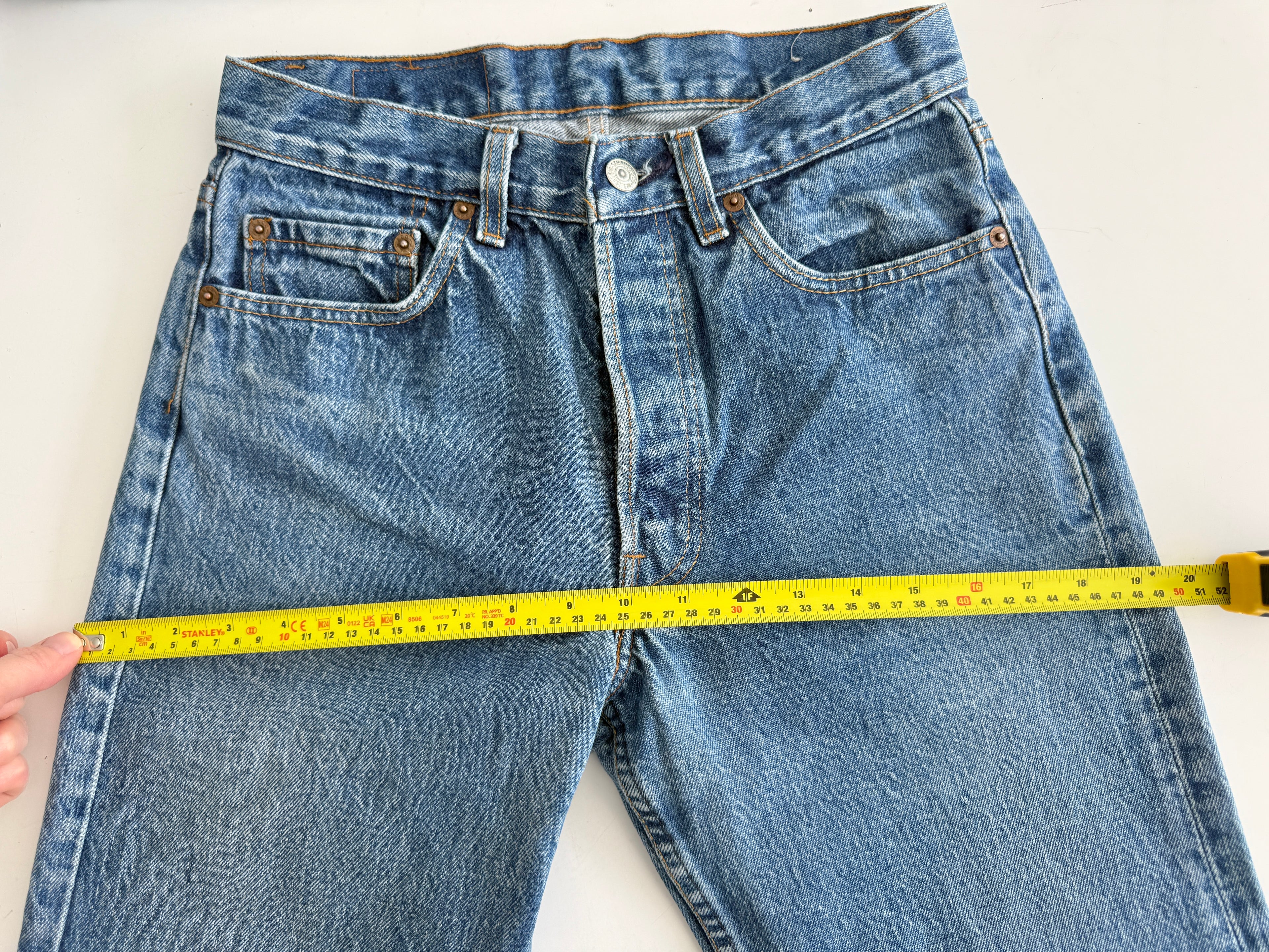 W26 L24 vintage Levis 501 25/26” dark blue faded Levi’s 501s USA 80s