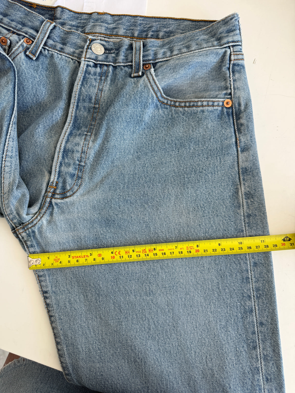 W29 L33vintage Levis 501s 28/29” measured medium fade blue Y2K 501s