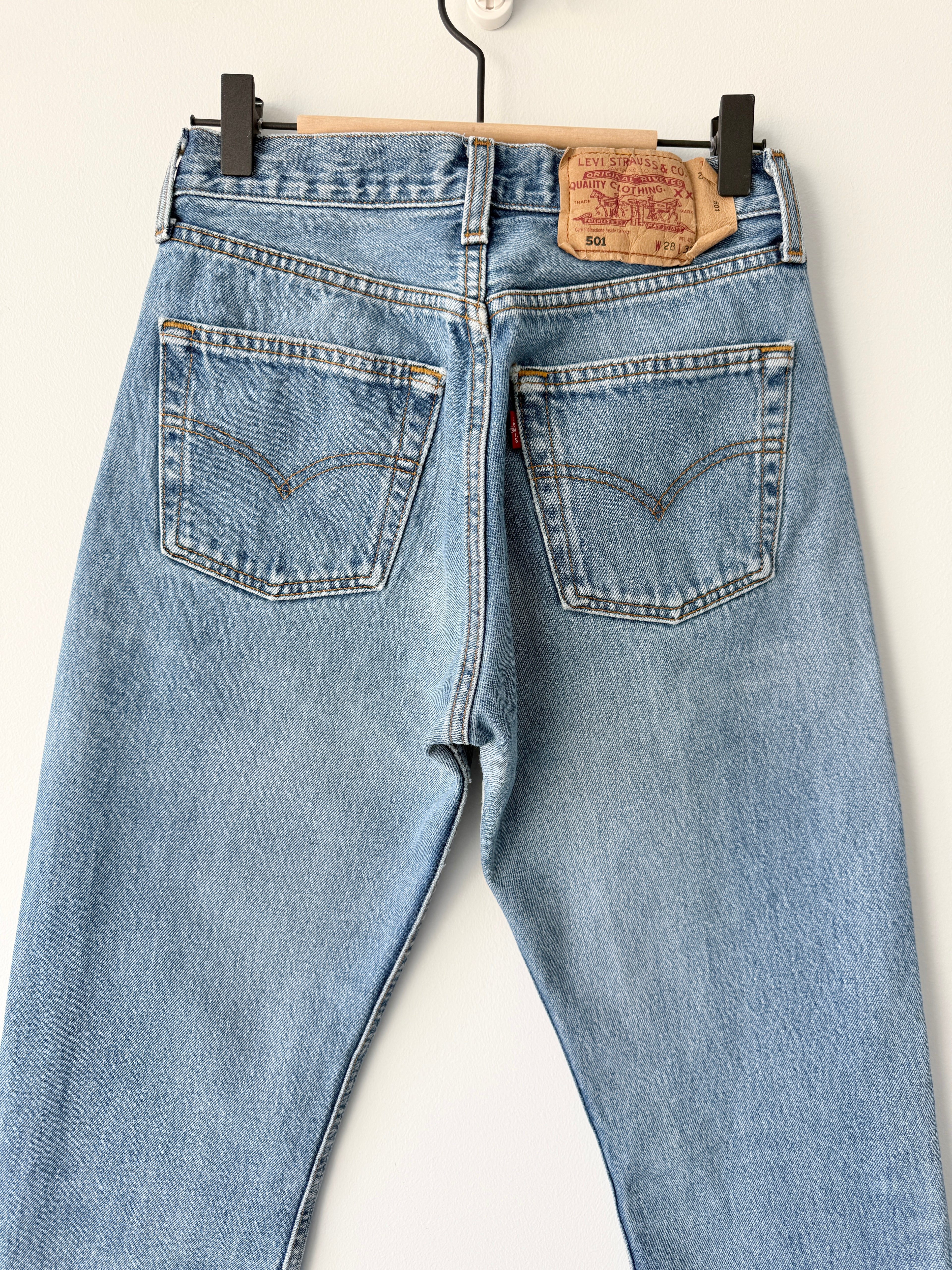 W26 L30 vintage Levis 501s 25-26” measured medium blue faded blue Y2K Levi’s 501s