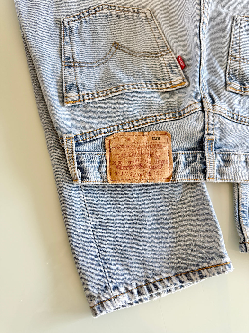 W25 L31 vintage Levis 501 24-25” measured light faded blue denim 90’s levi’s 501s