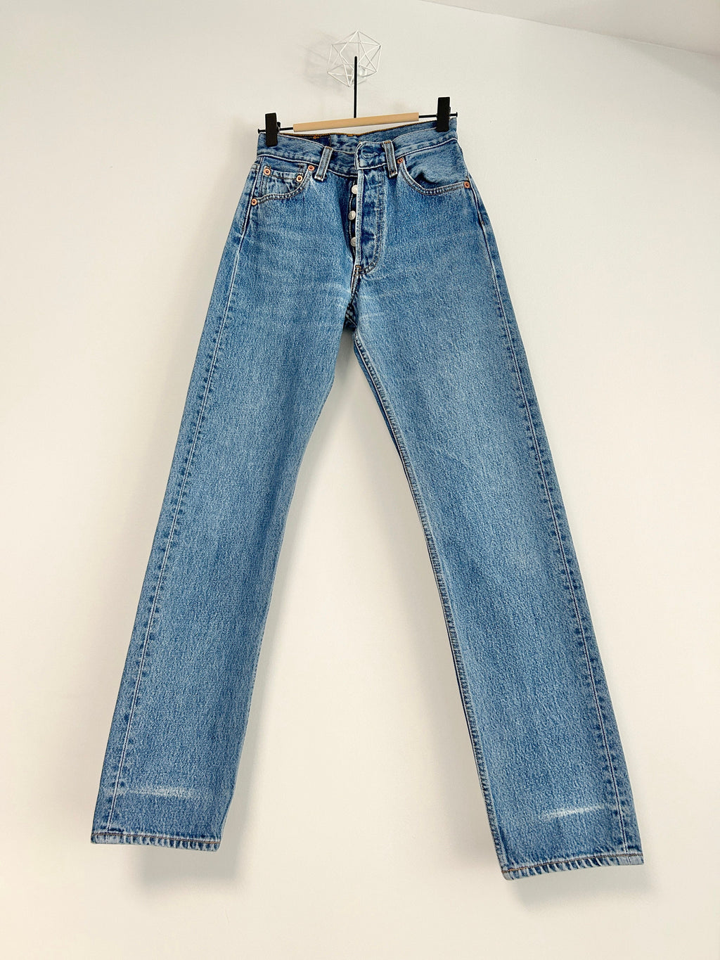 Levis 501 vintage w23 L31 Levi’s 501 faded medium blue 90s Levi’s blue faded blue straight leg blue 501 vintage blue 501 worn vintage Levi’s