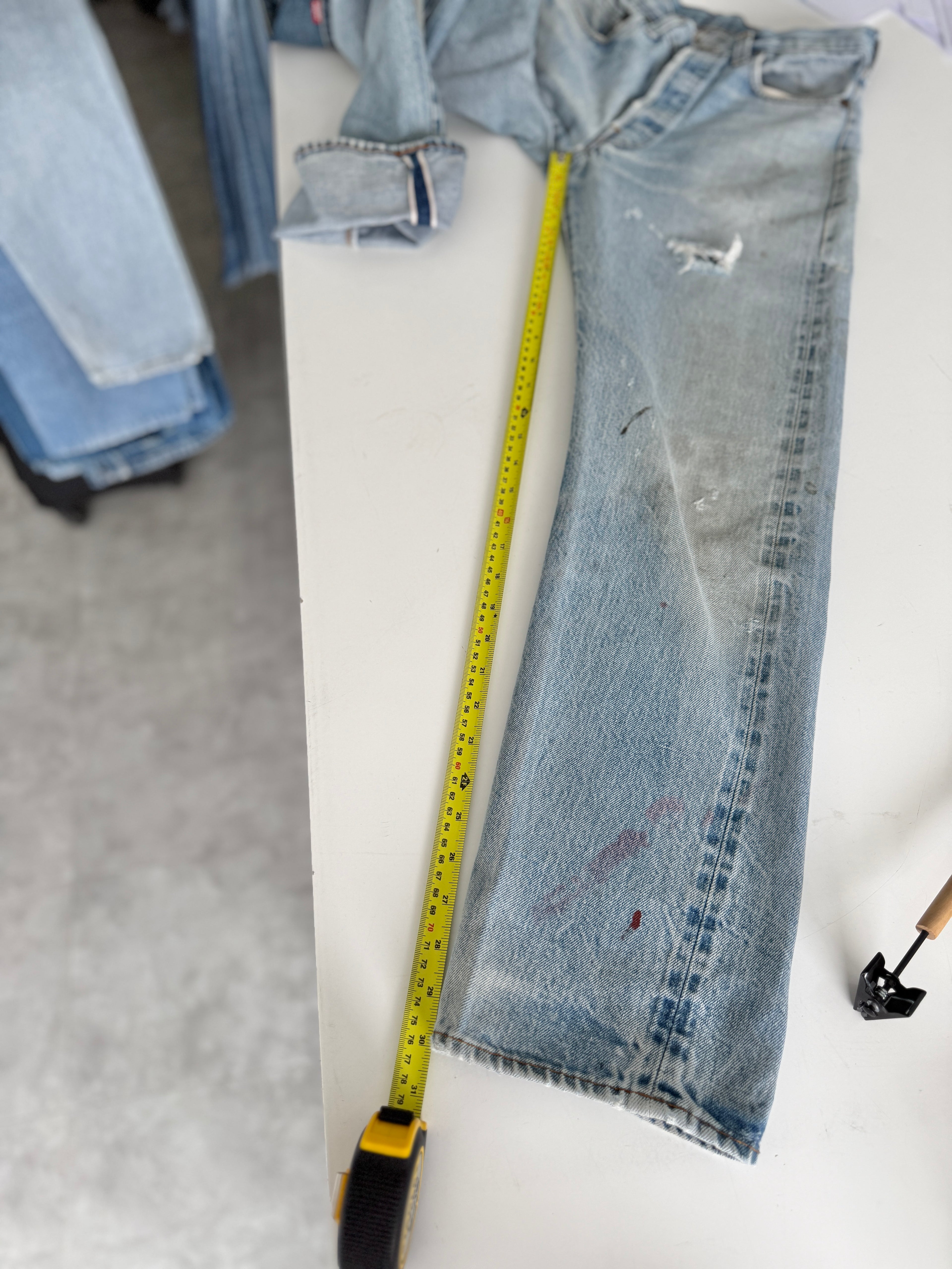 Selvedge W27 L30 vintage Levis 501 26/27” measured light blue faded 80s USA Levi’s 501s