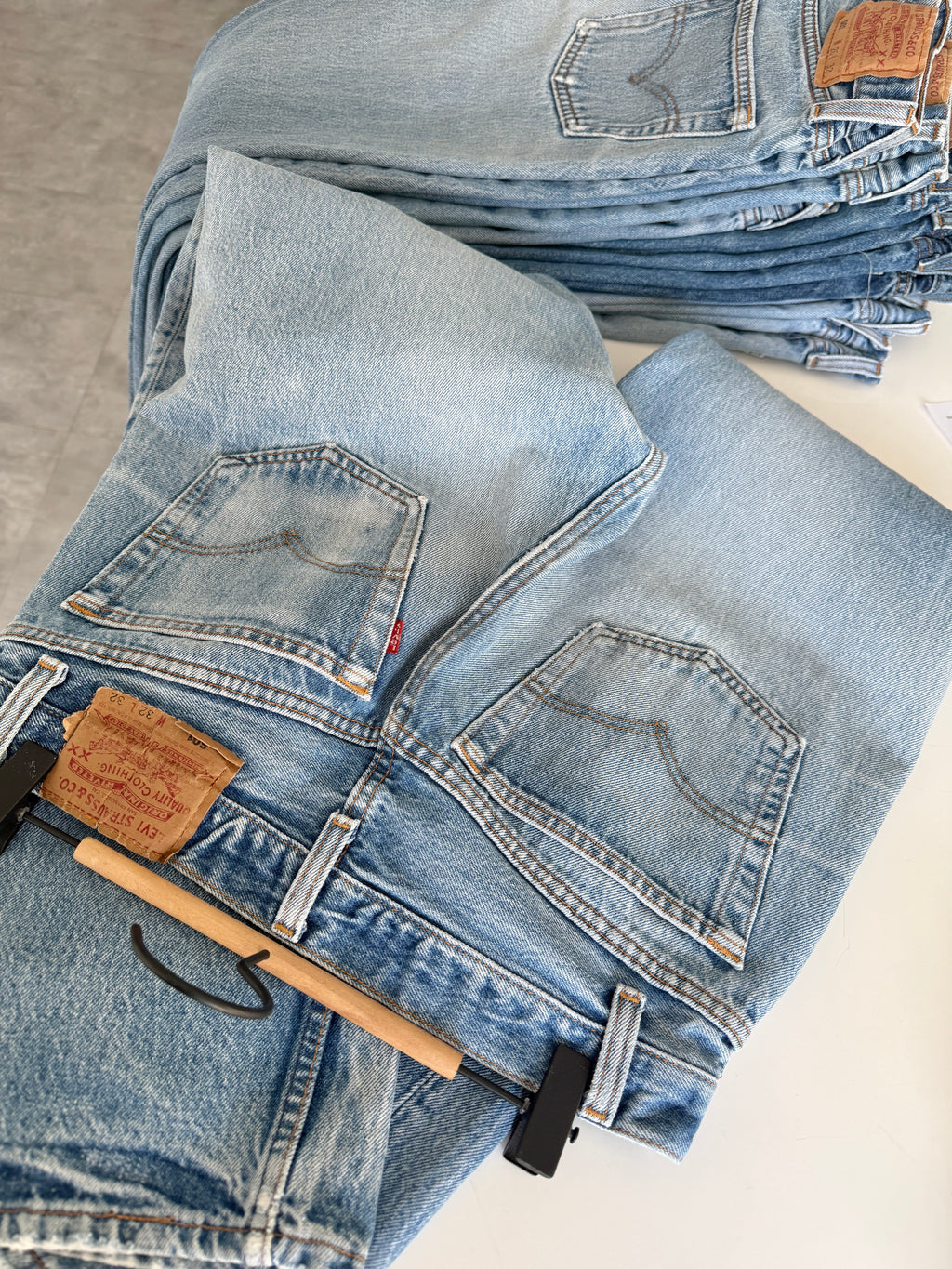 W30 L31 vintage Levis 501 29-30” measured dark whiskers faded blue 90s USA Levi’s 501s