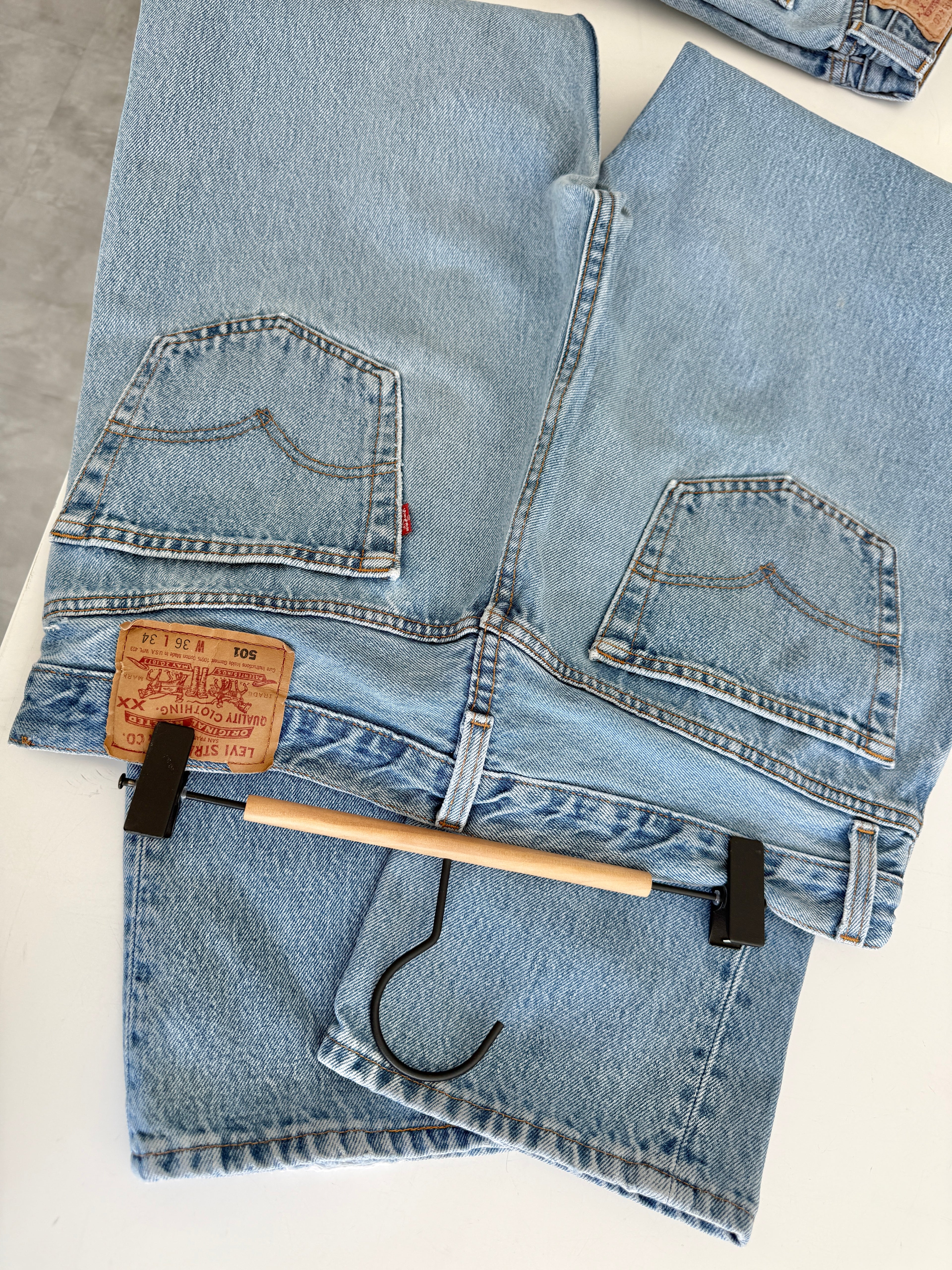 W33 L32 vintage Levis 501 32/33” measured waist medium blue 90s USA  501s