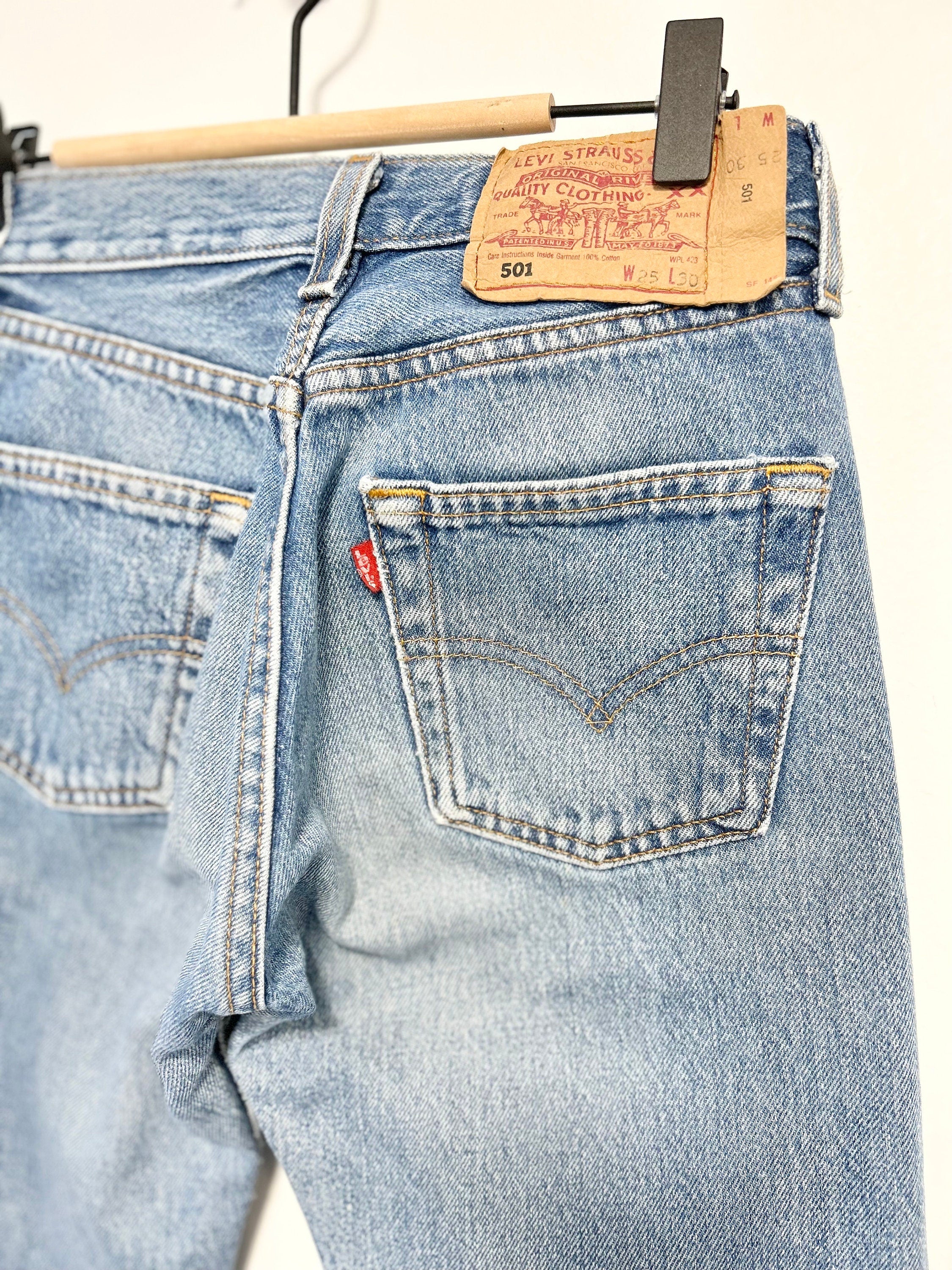 Levis 501 jeans w24 L29 medium blue denim faded blue wash made in USA blue 501 vintage 501s