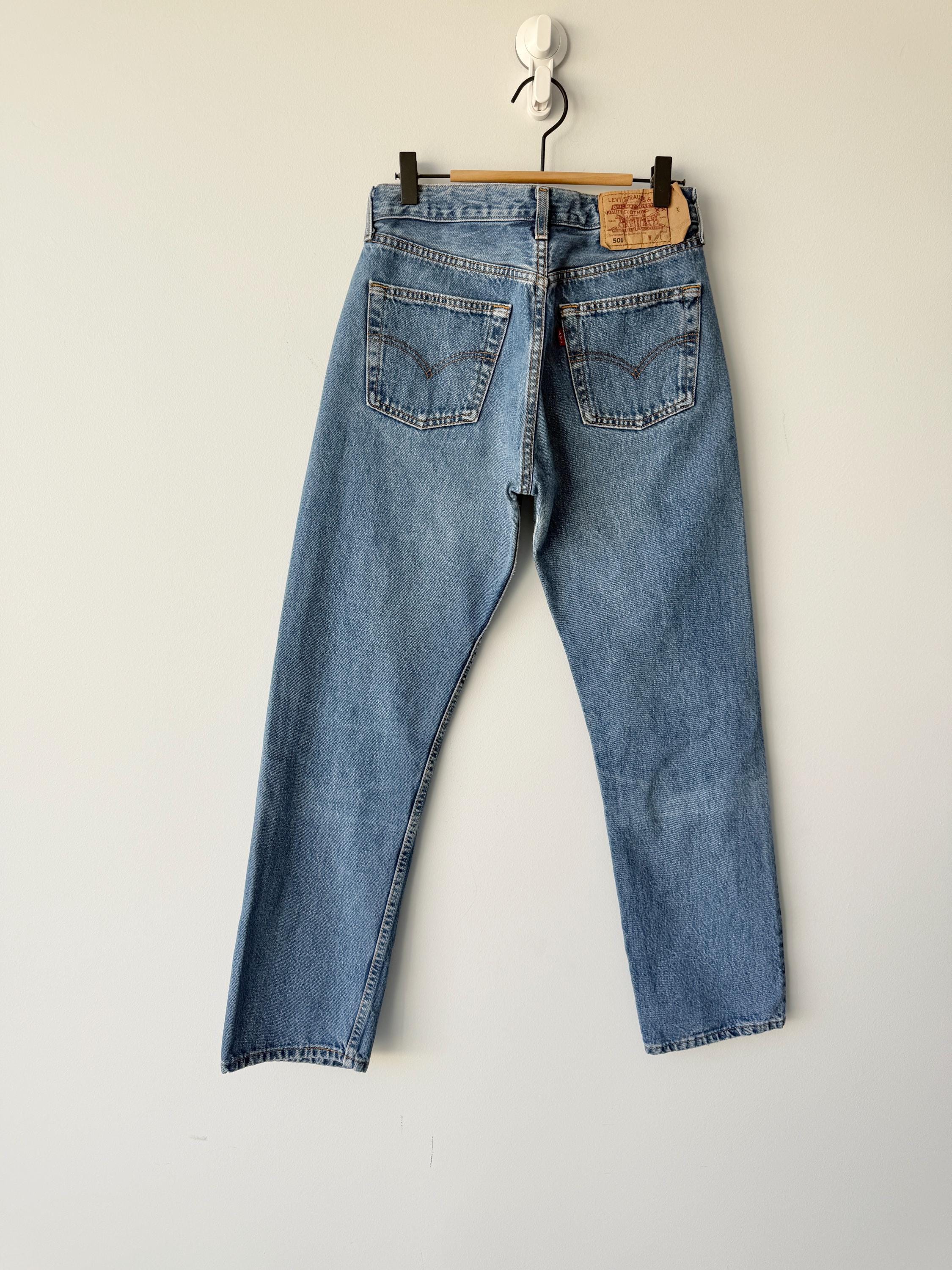 W27 L29 vintage Levis 501 26-27” measured waist medium blue denim made in Y2K