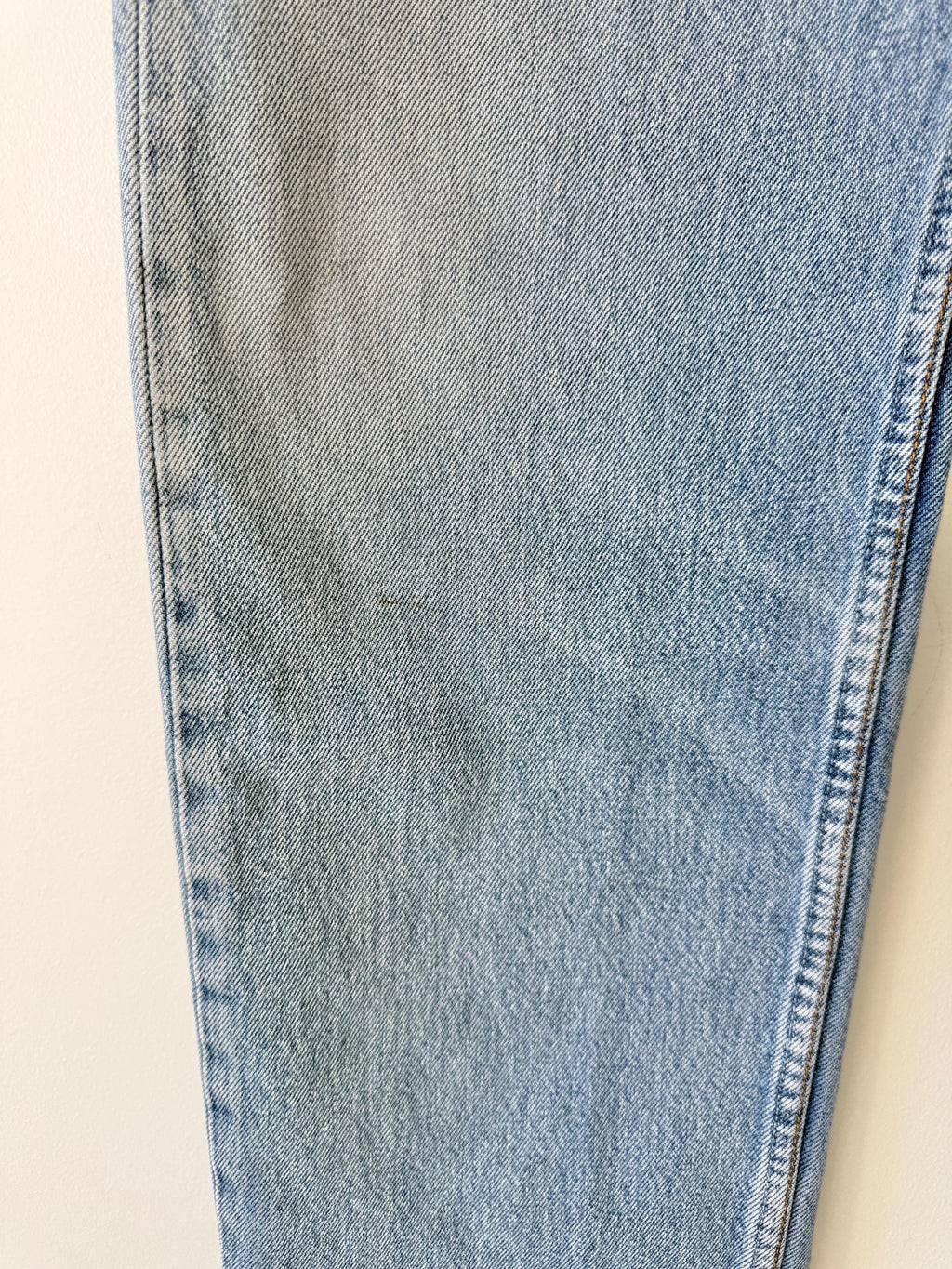 W32 L36 vintage Levis 501 31-32” measured medium faded lines blue made in 90s