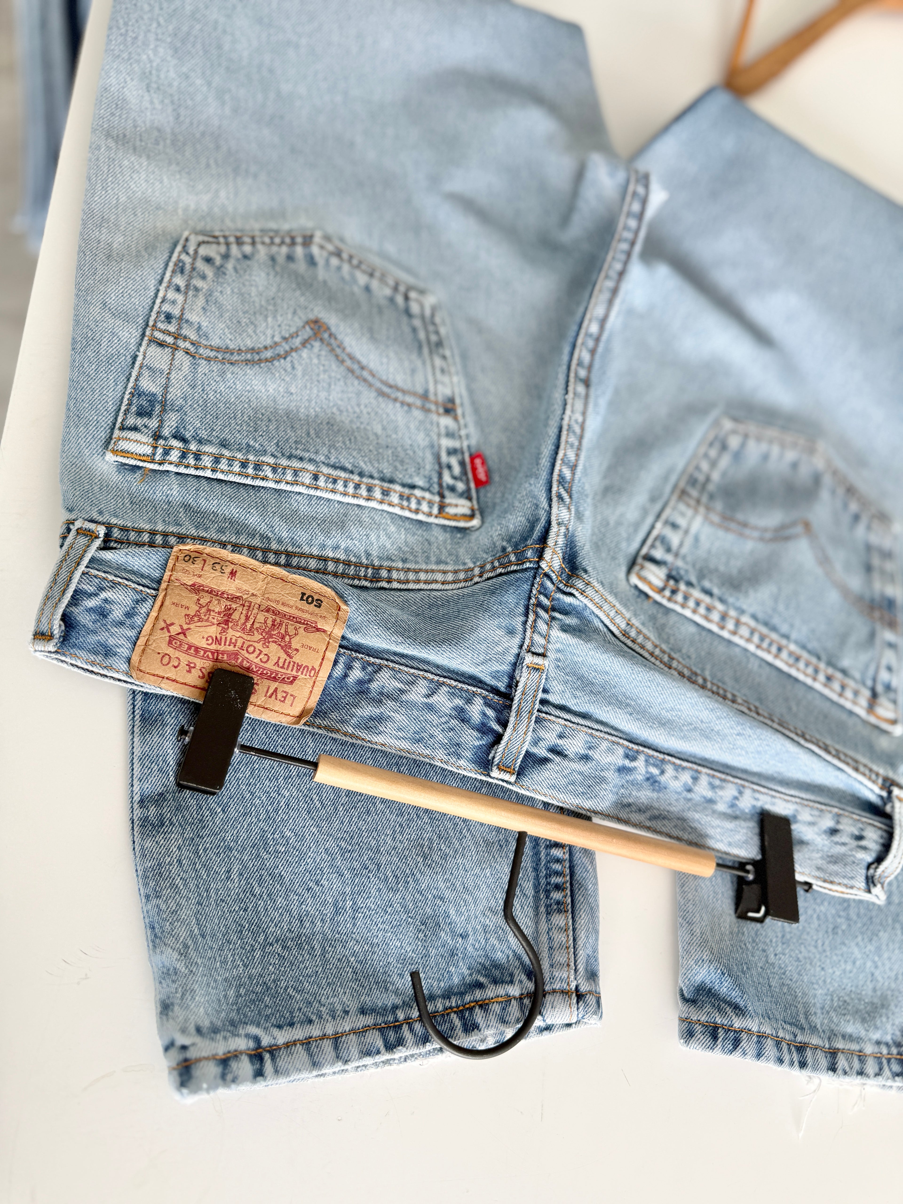 W31 L29 vintage Levis 501 31” measured unique faded blue denim 90s Levi’s 501s