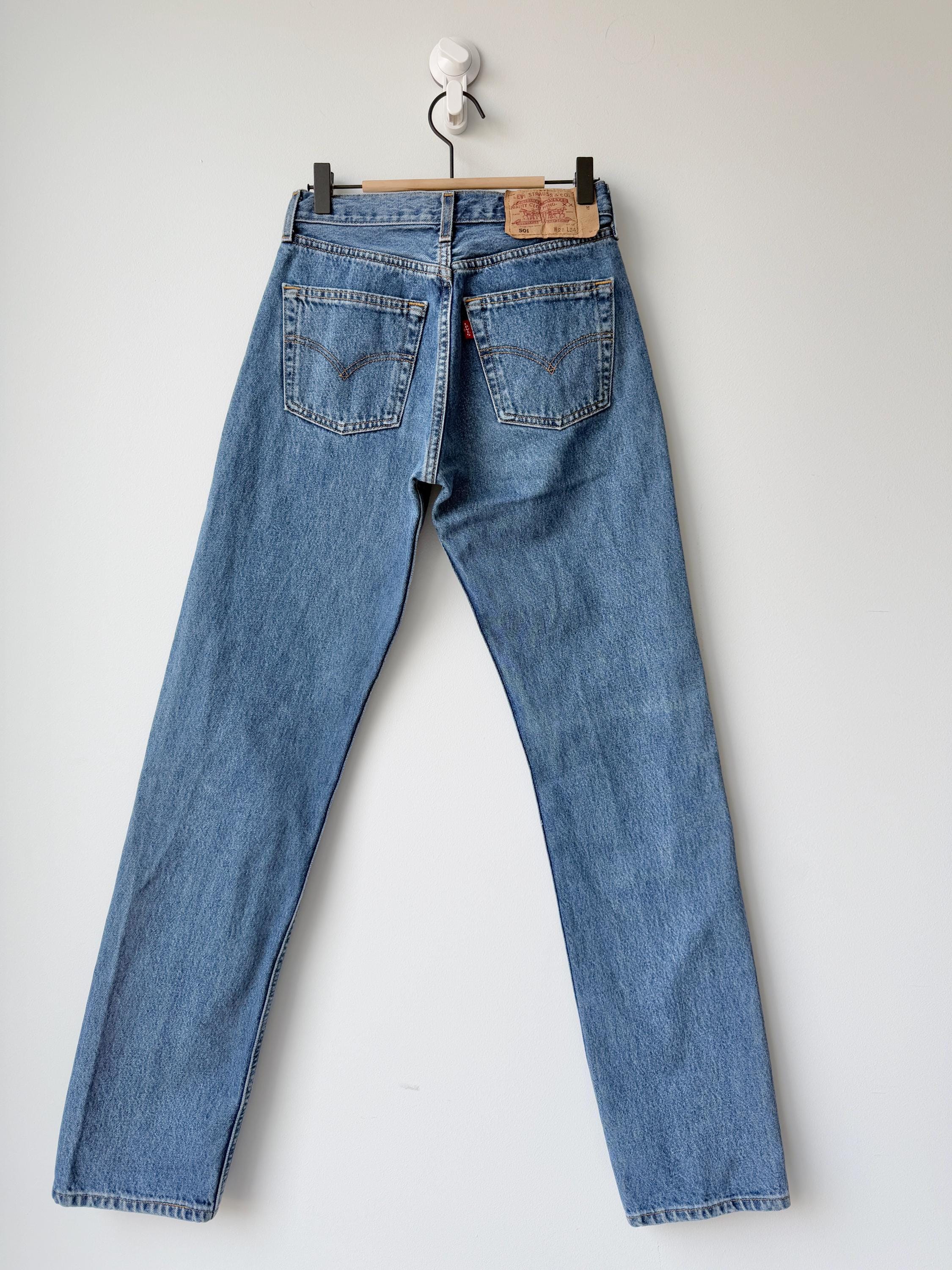 Levis 501 vintage w26 L34 medium/darker faded blue 501s made in 2001 straight leg jeans 501 25”/26” waist
