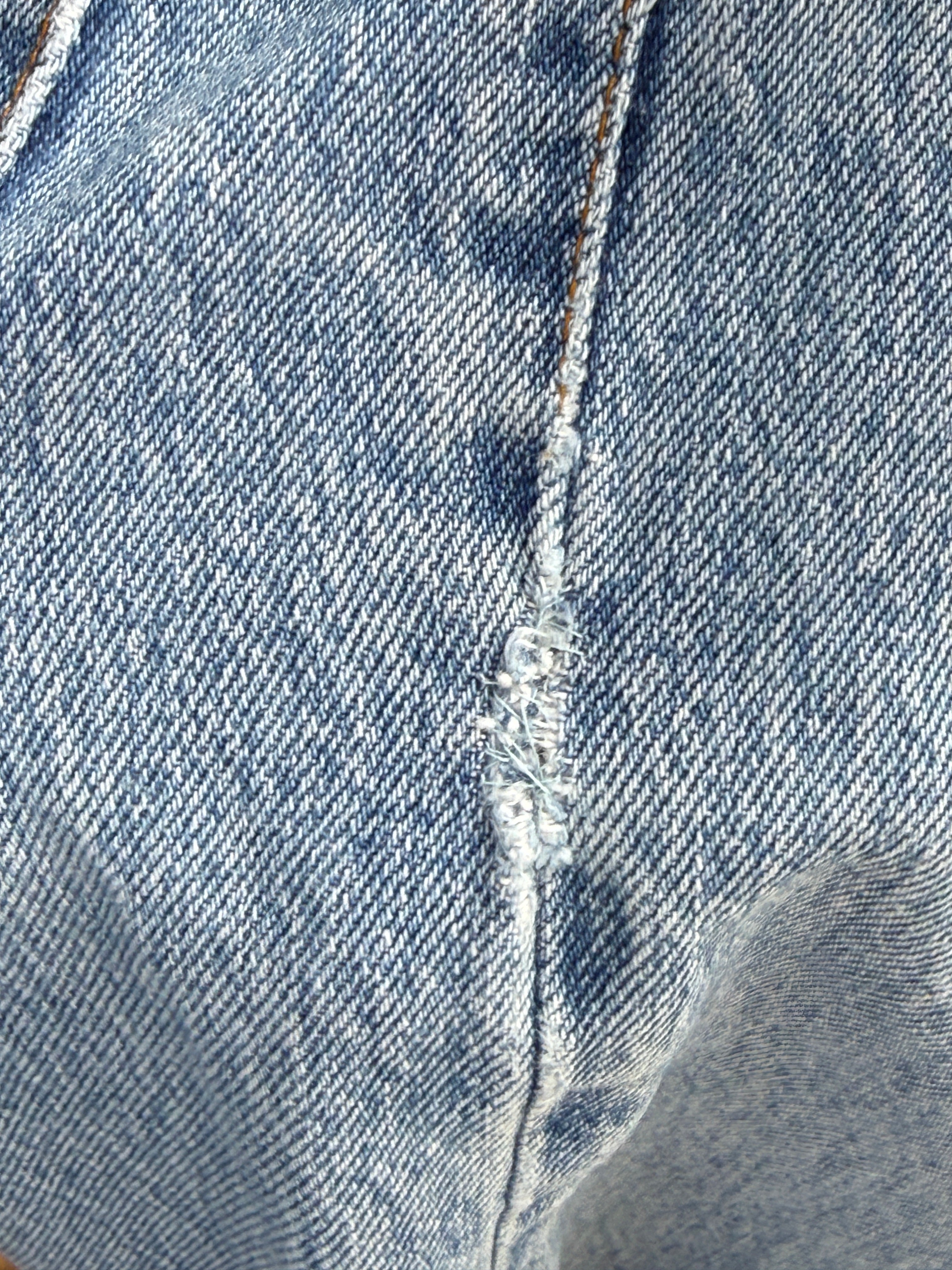 W25 L32 vintage Levis 501 25” measured waist blue 501s made in 80s