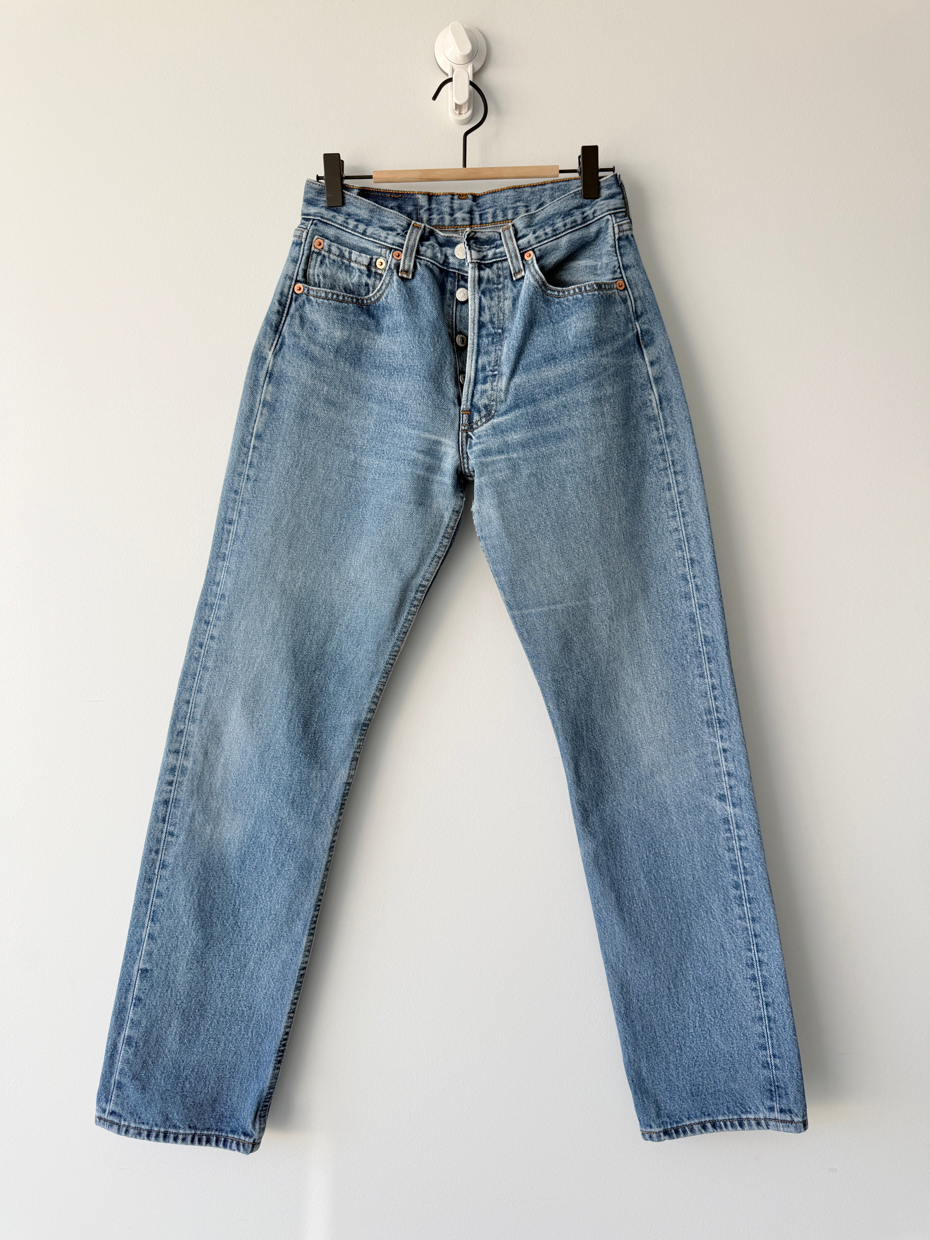 W26 L30 vintage Levis 501s 25-26” measured medium blue faded blue Y2K Levi’s 501s