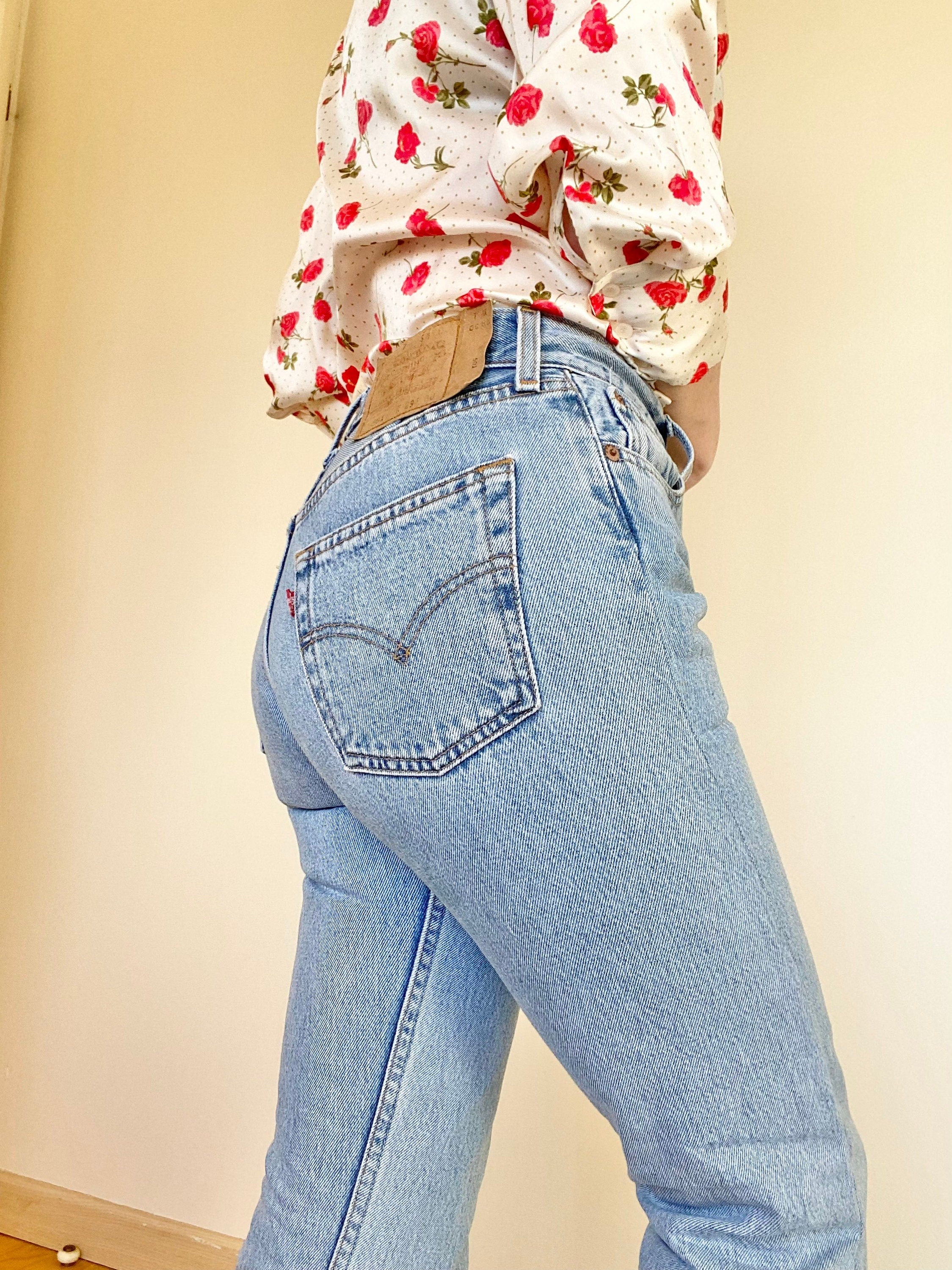 Vintage levis 501 26” made in USA for women