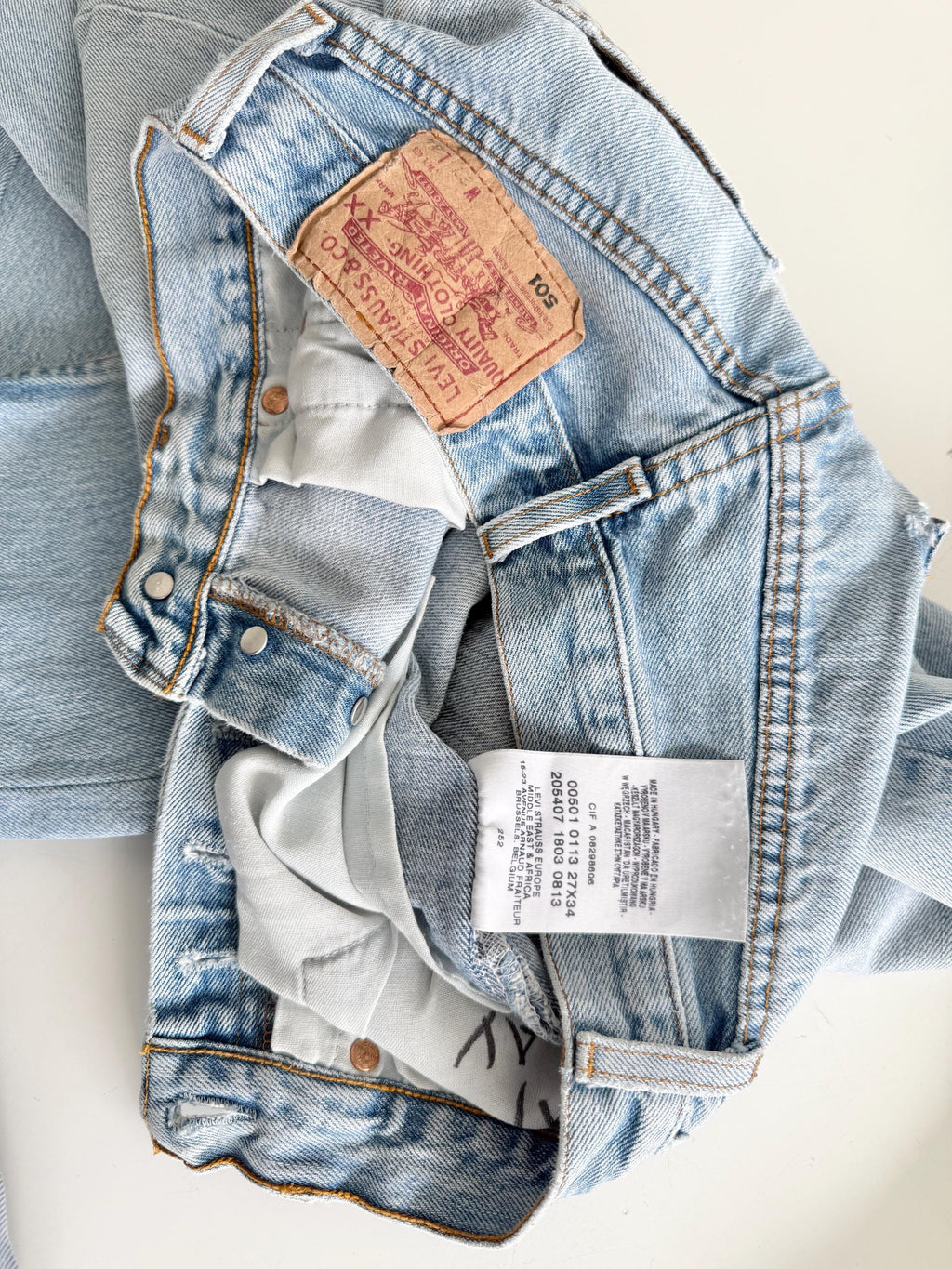 W25 L31 Levis 501 vintage 24-25” measured waist light blue faded made in late y2k redone