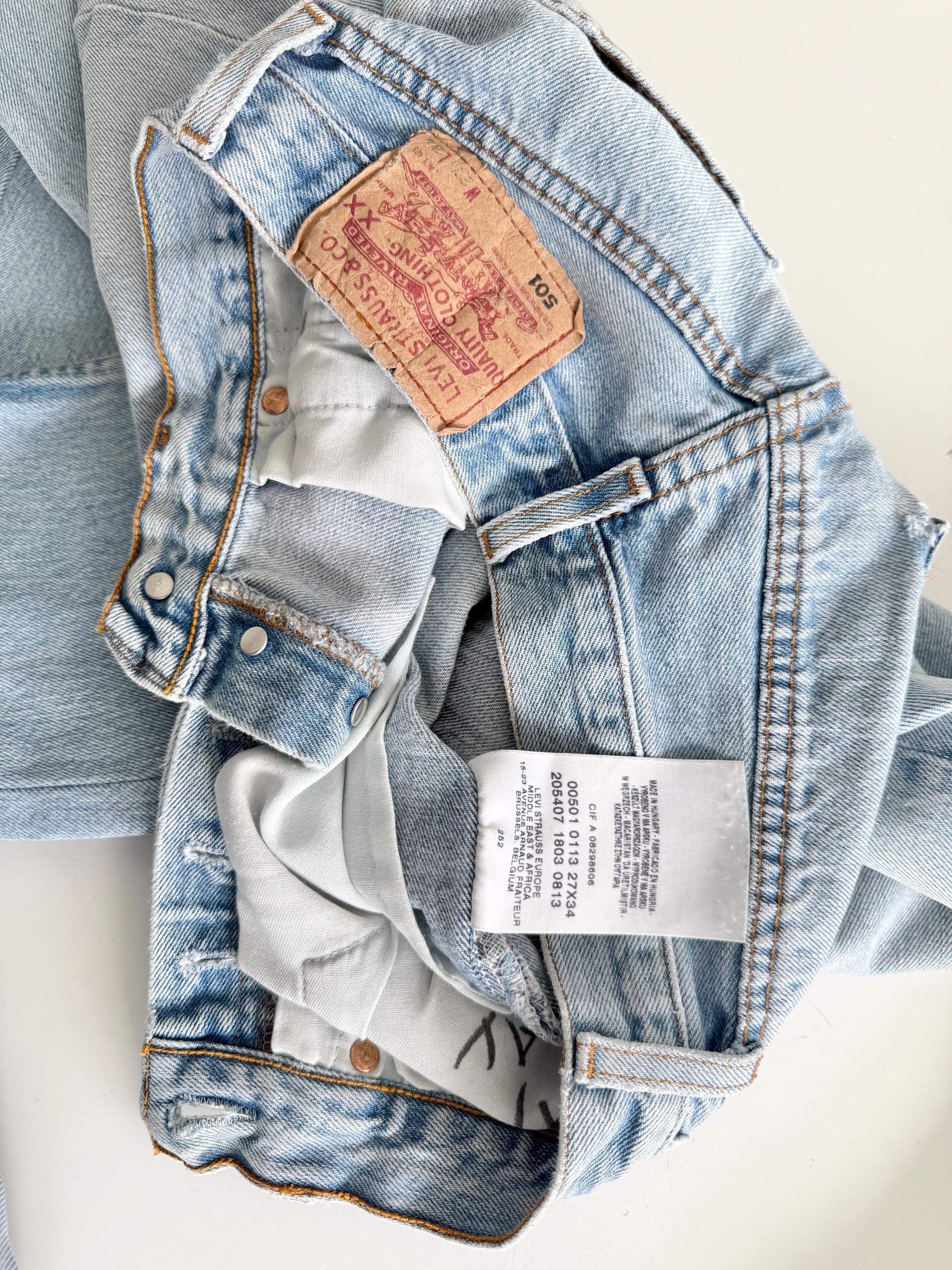 W25 L31 Levis 501 vintage 24-25” measured waist light blue faded made in late y2k redone