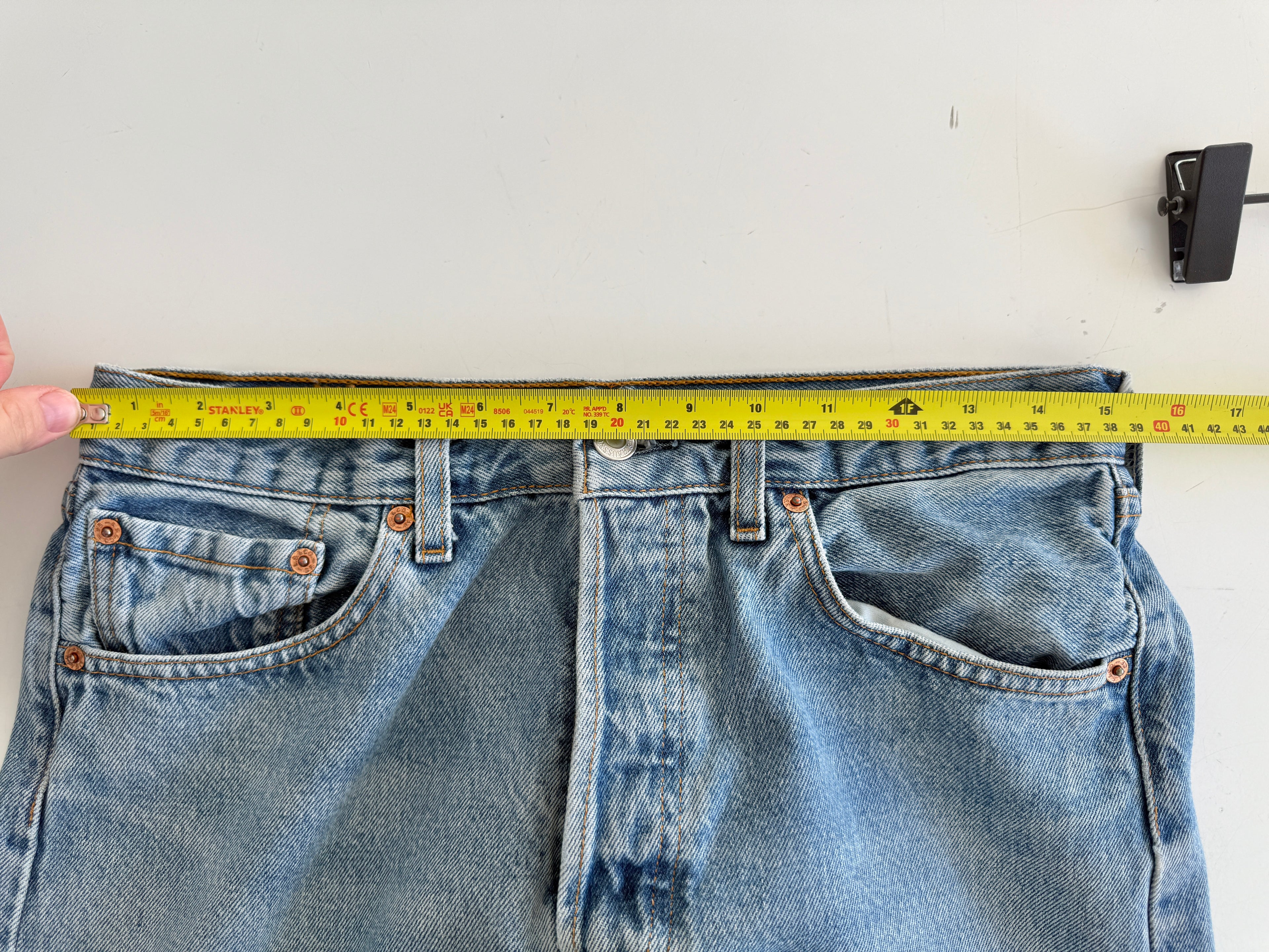 W29 L30 vintage Levis 501 29” measured medium faded blue Y2K Levi’s 501s