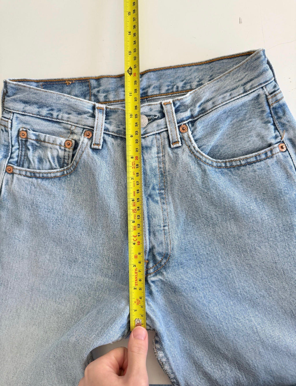W25 L31 vintage Levis 501 24-25” measured light blue made in 90s -Stephanie