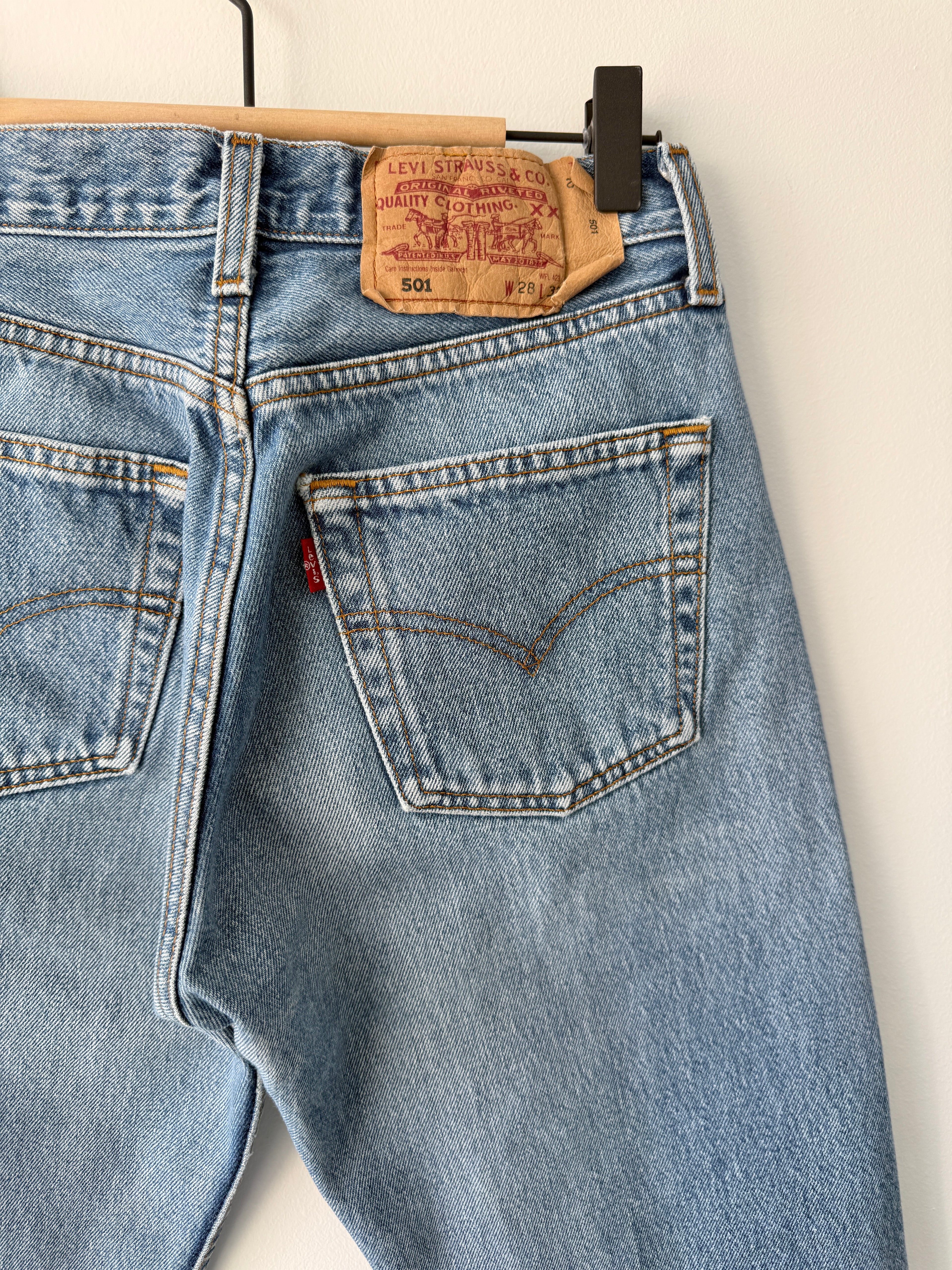 W26 L30 vintage Levis 501s 25-26” measured medium blue faded blue Y2K Levi’s 501s