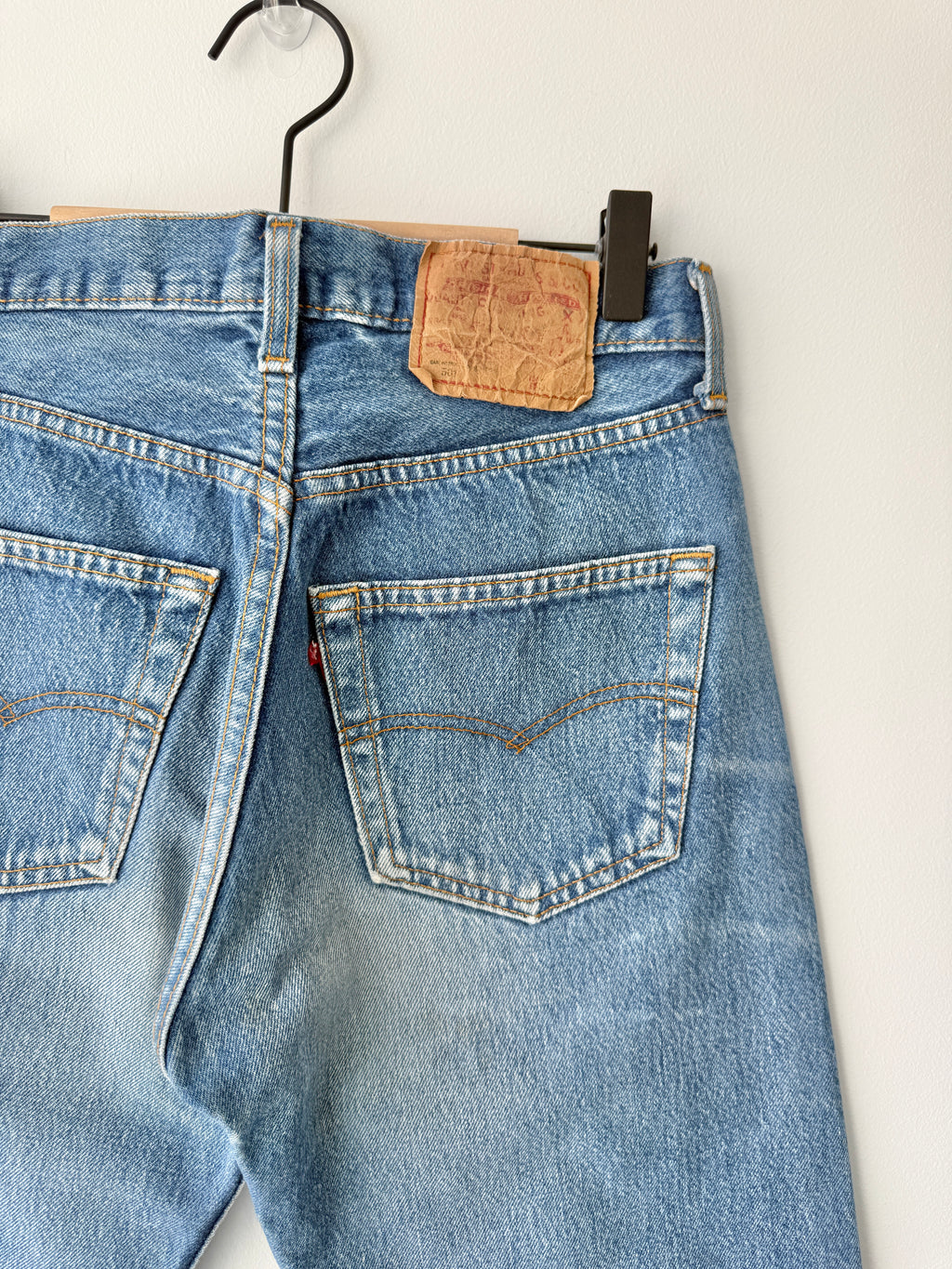 W28 L33 vintage Levis 501s 27/28” measured dark fade blue 501s 90s USA