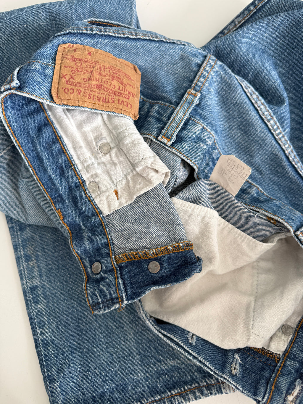 W25 L29 vintage Levis 501 25” measured waist dark blue faded 80s 501s  USA