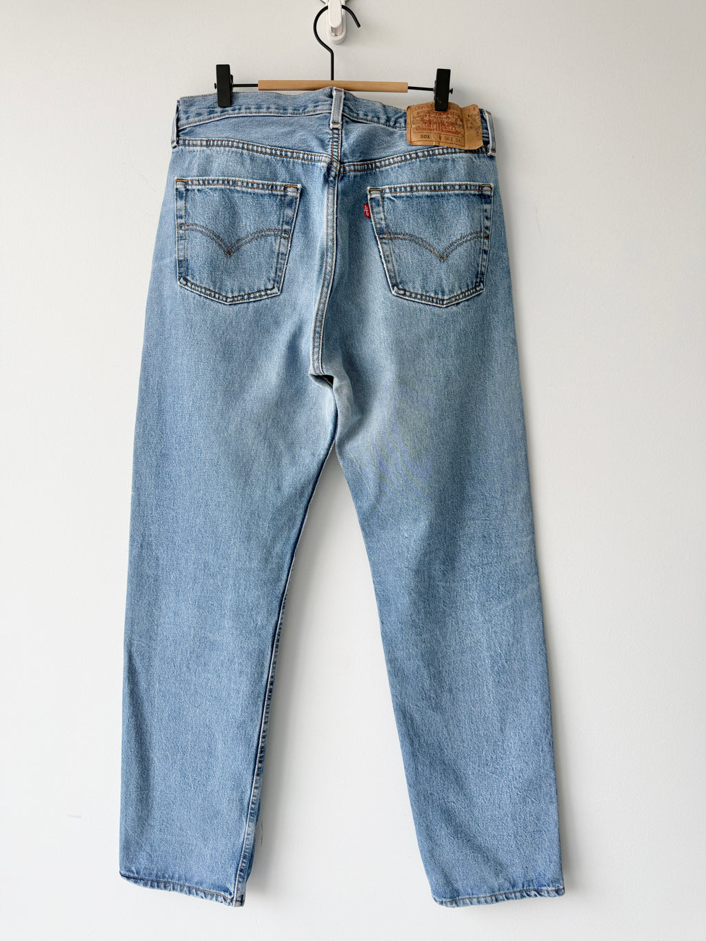 W33 L33 vintage Levis 501 32/33” measured medium blue faded 90s USA Levi’s 501s