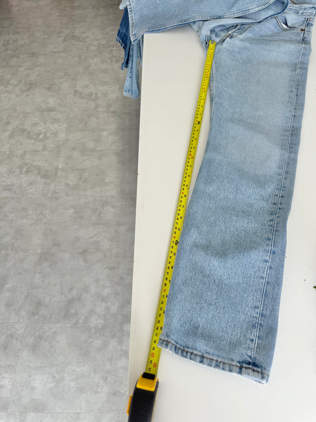 Soft W25 L31 vintage Levis 501 25” measured waist light blue 501s made in 90s