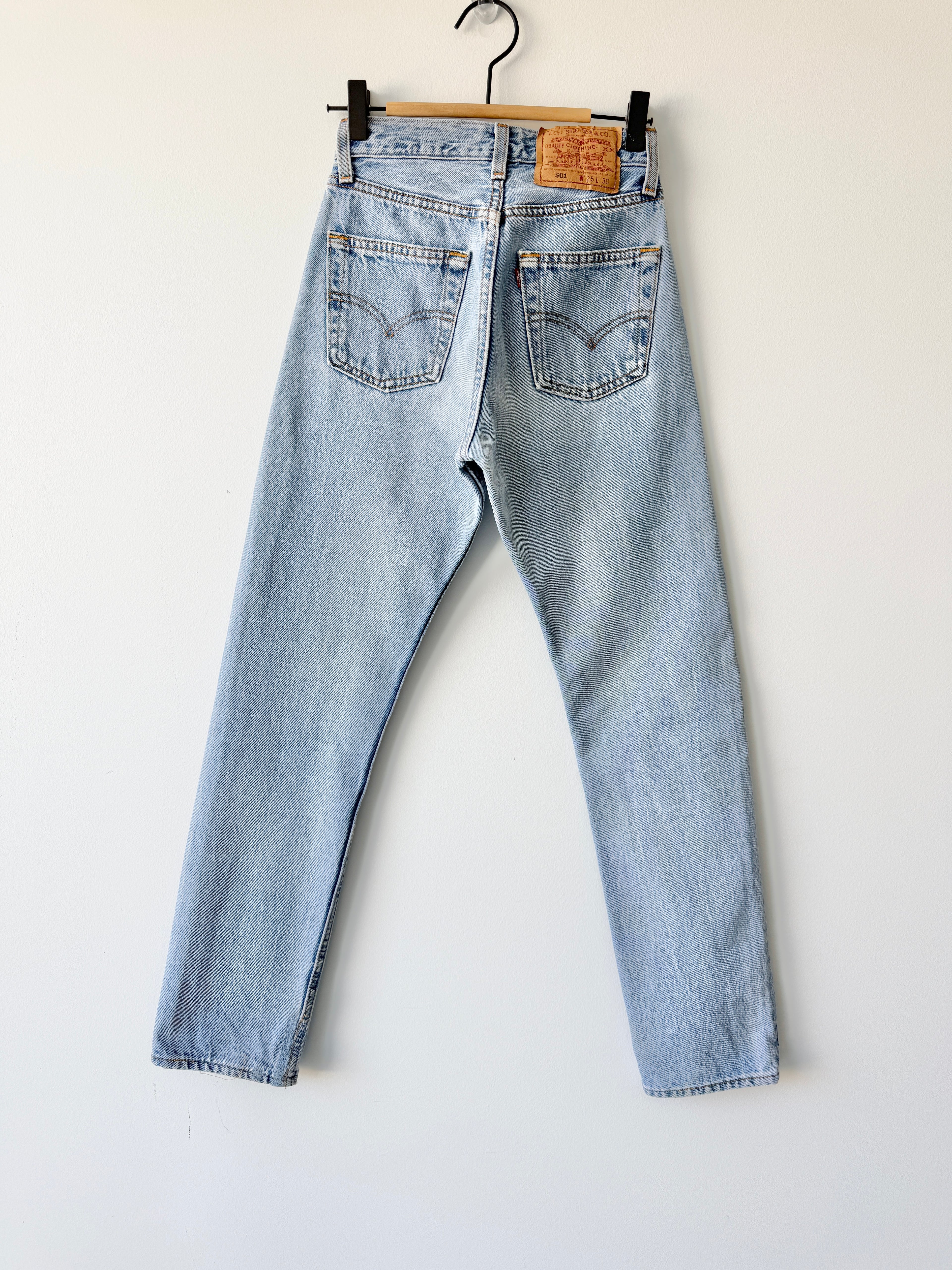 W23 L30 vintage Levis 501s 22/23” light medium blue Levi’s 501s 90s